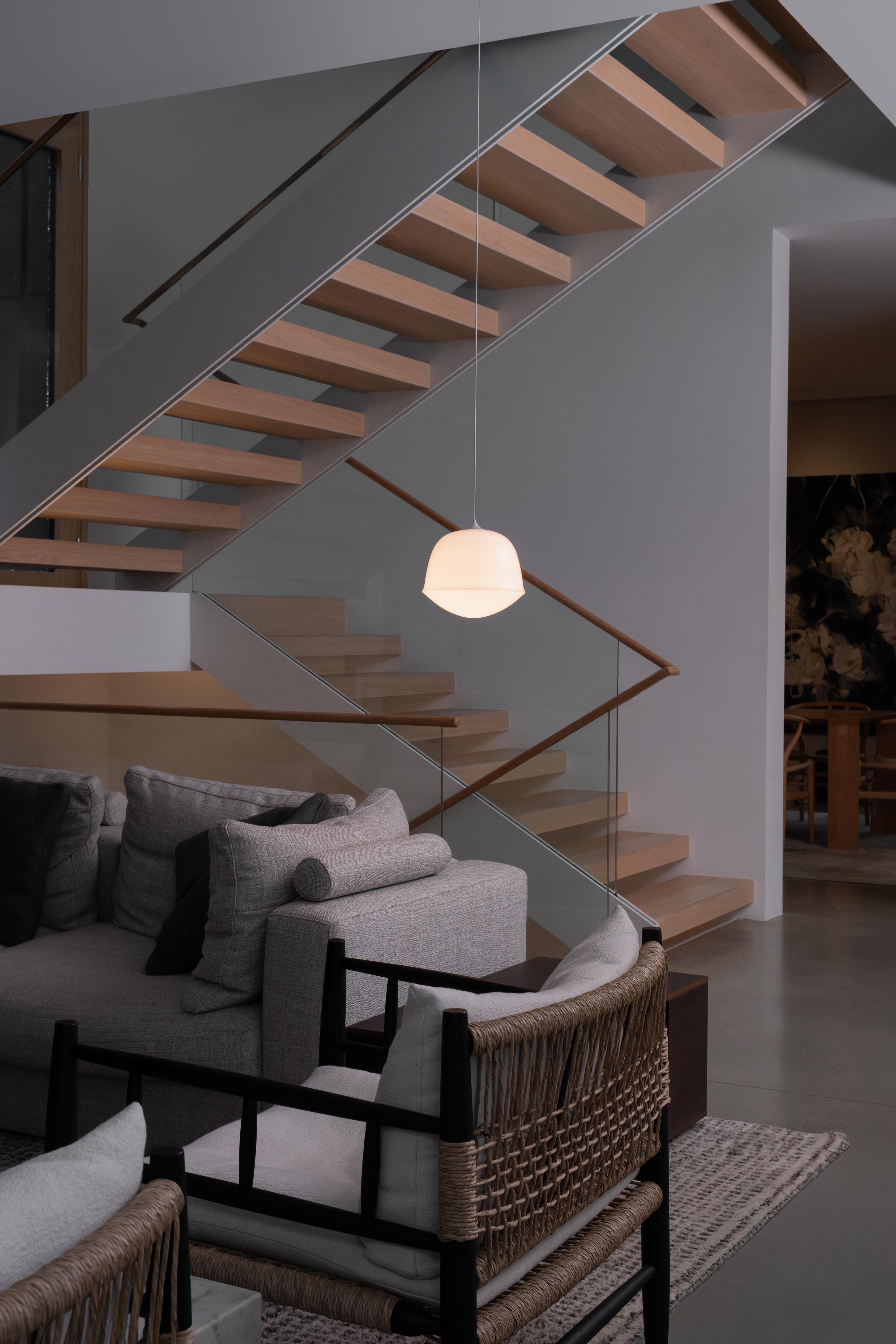 Canadese Lampada a sospensione contemporanea 'Contour' 300, Pearl by AND in vendita