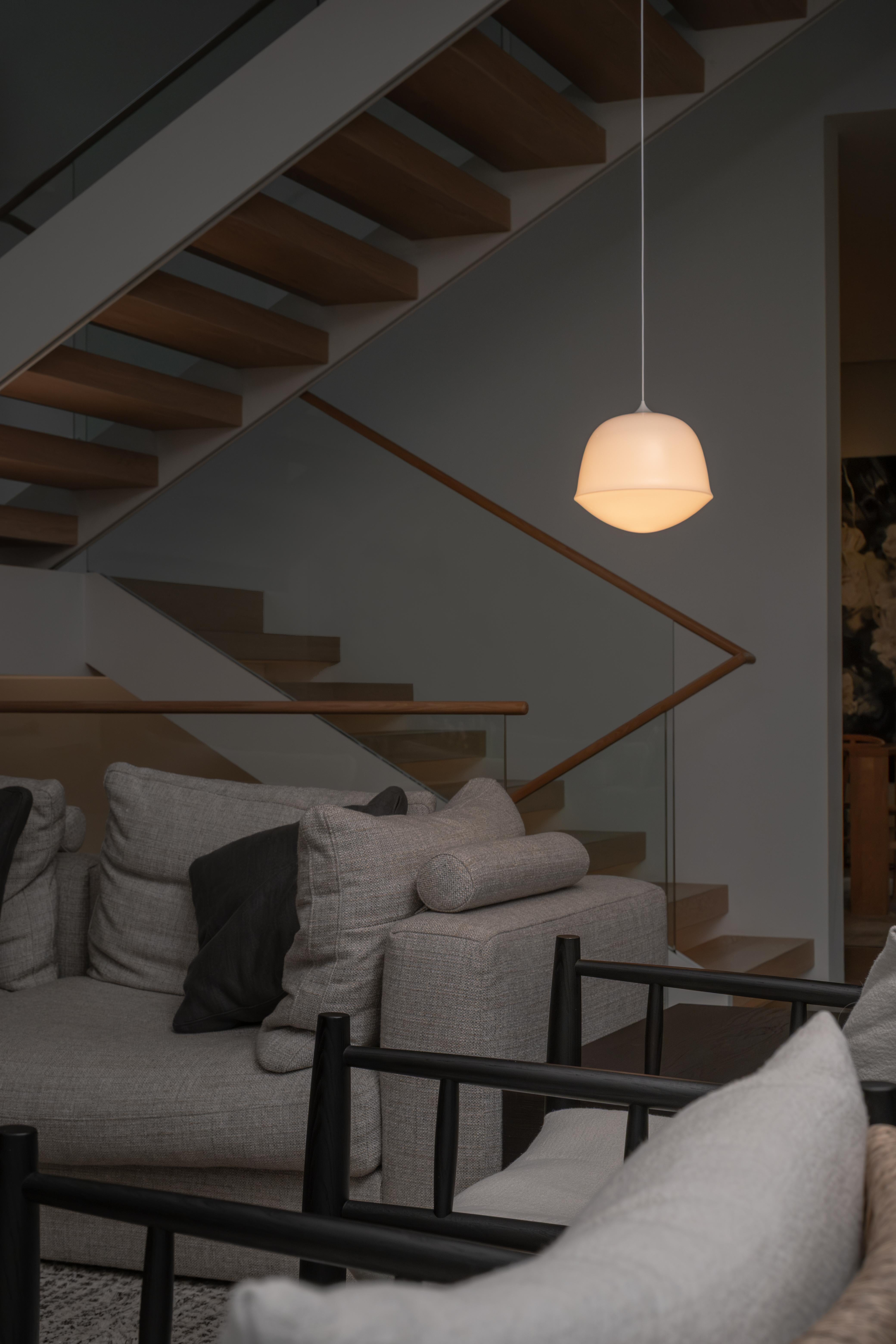 Lampada a sospensione contemporanea 'Contour' 300, Pearl by AND In condizioni Nuovo in vendita a Paris, IDF