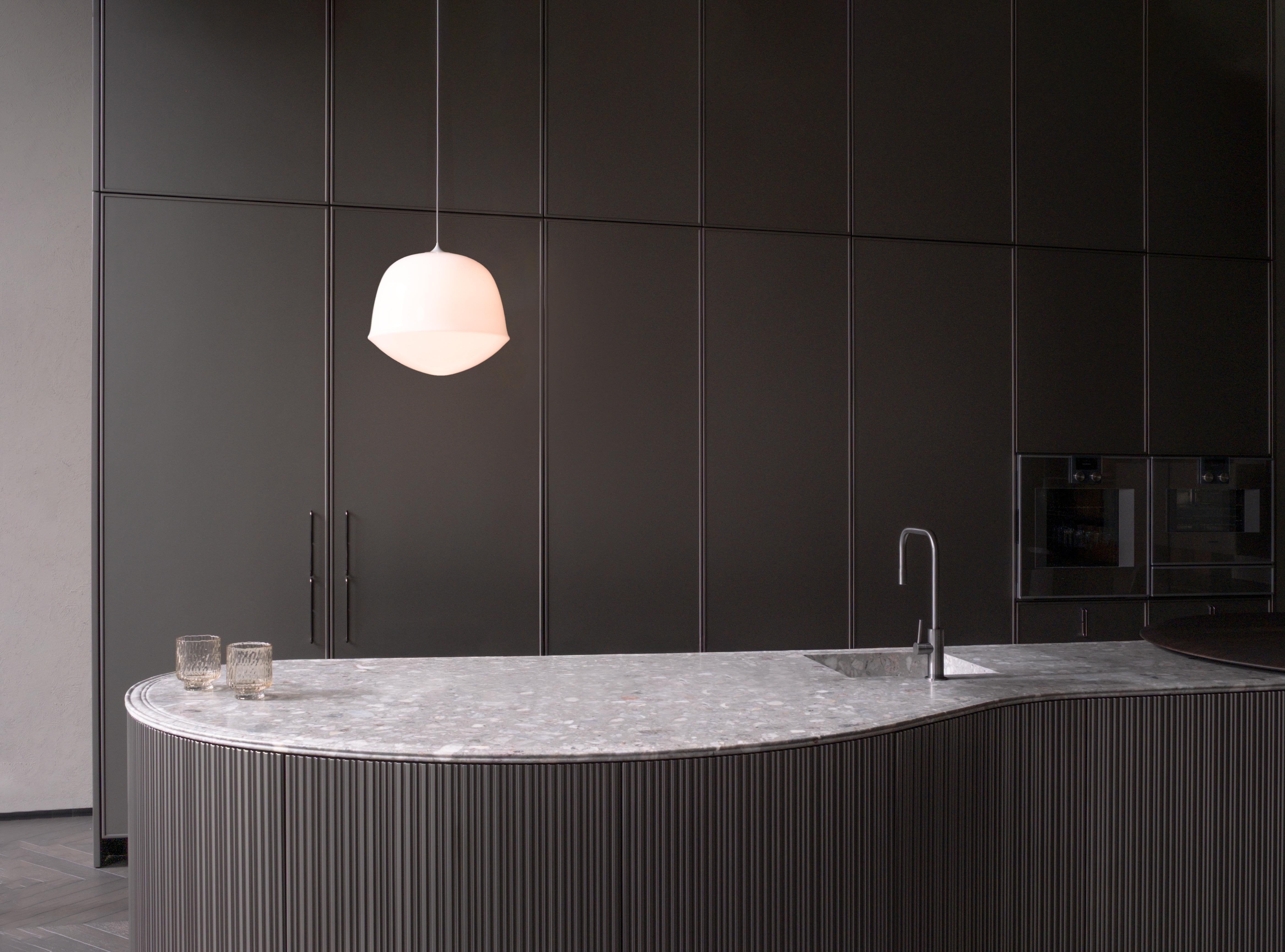 Alluminio Lampada a sospensione contemporanea 'Contour' 300, Pearl by AND in vendita