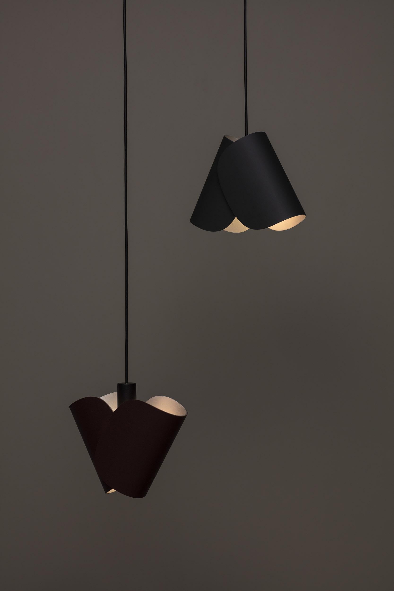 Lampada a sospensione contemporanea 'Flip' di Sebastian Herkner x AGO, carbone in vendita 4