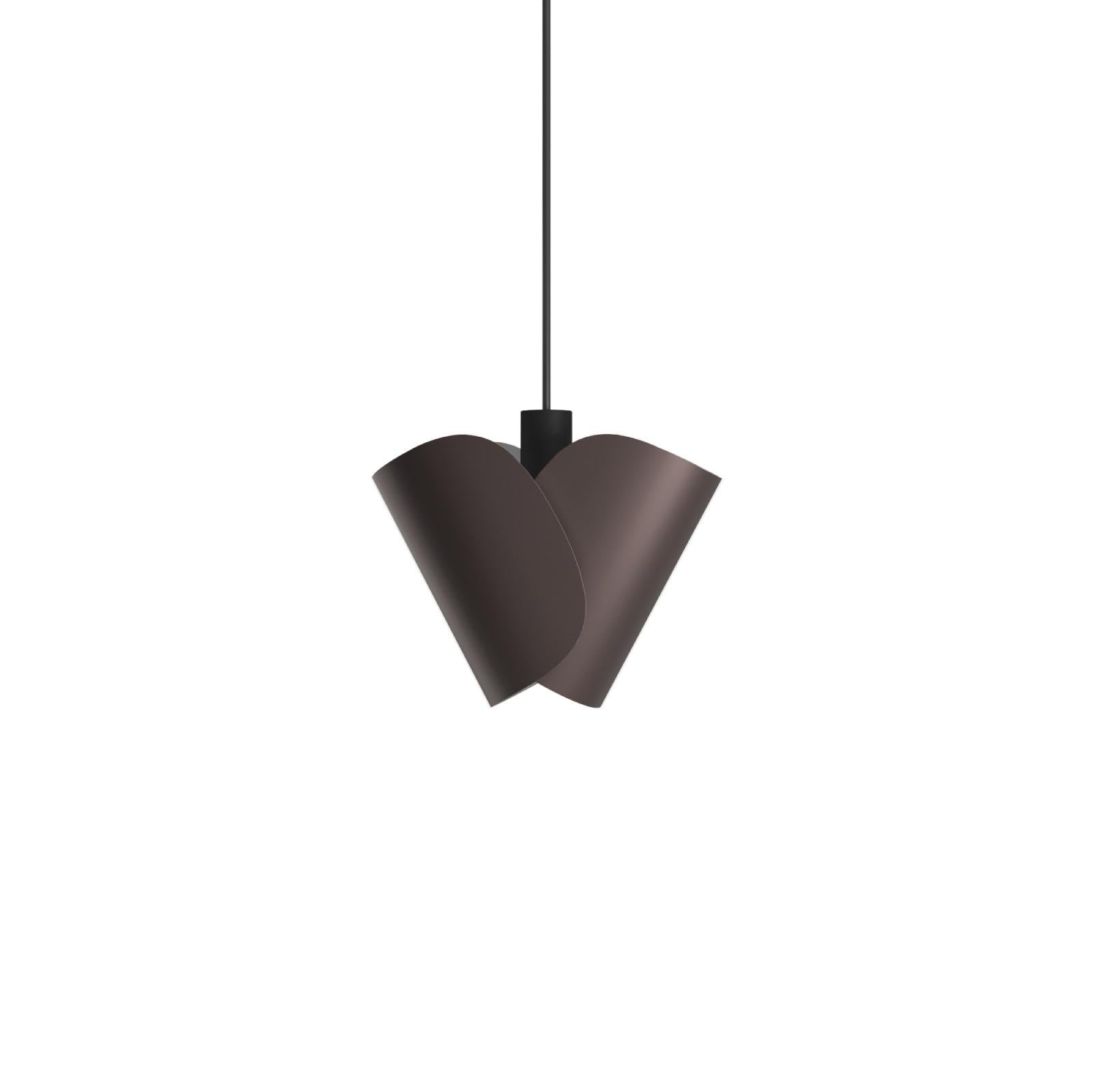Flip Pendant lamp by Sebastian Herkner x AGO Lighting
Chocolate Pendant Lamp

Materials: Aluminum 
Light Source: E14
Watt. Max 20 W 
Cable Length: 3m 

Available colors:
Charcoal, chocolat, deep green

Available in vegan leather: Brown or