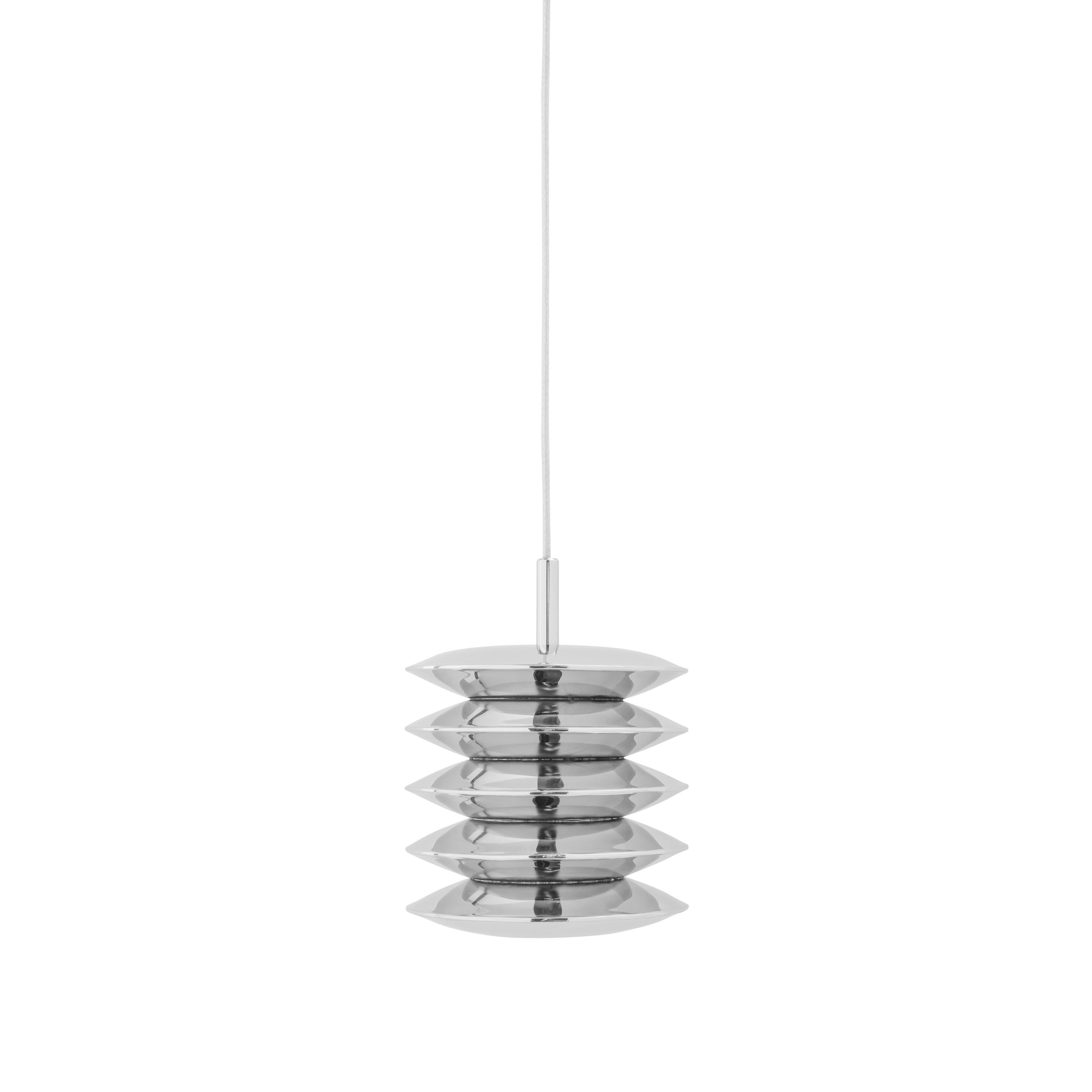 Lampada a sospensione 'Harmonica' Acciaio Inox di Zieta

Acciaio inossidabile (inox)
D. 9,5 cm H. 12,5 cm

Le lampade utilizzano luci a LED e OLED, con un caricatore separato certificato dagli Stati Uniti che deve essere avvitato alla calotta