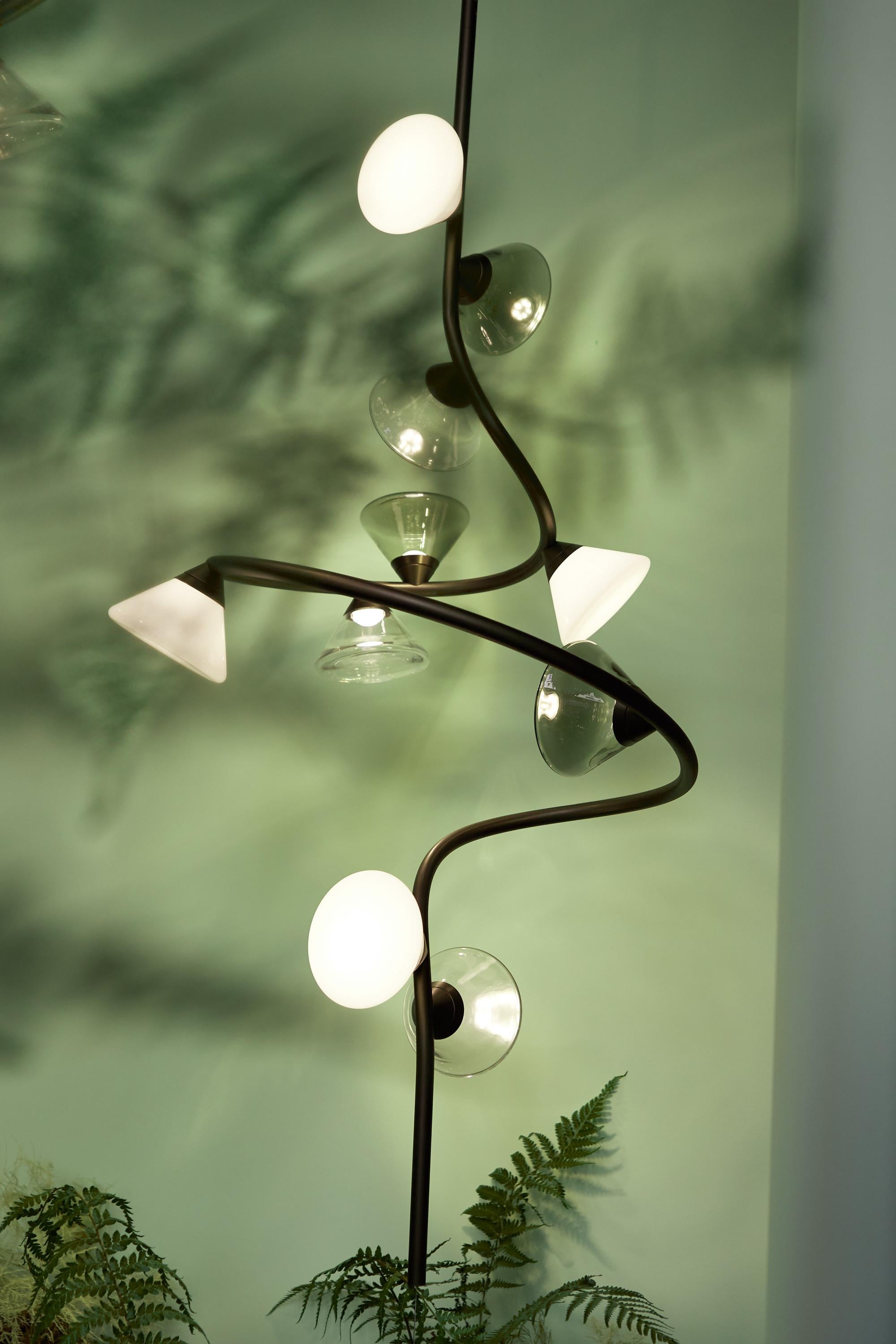 Lampe suspendue LINFA 565.22b de Federico Peri x Tooy

Conforme au système électrique américain
Modèle présenté : Or chaud
Source d'éclairage : Led intégrées (14 x 2.7W 2700K 3500lm)
Longueur du câble d'acier 125 cm. Longueur du câble électrique :