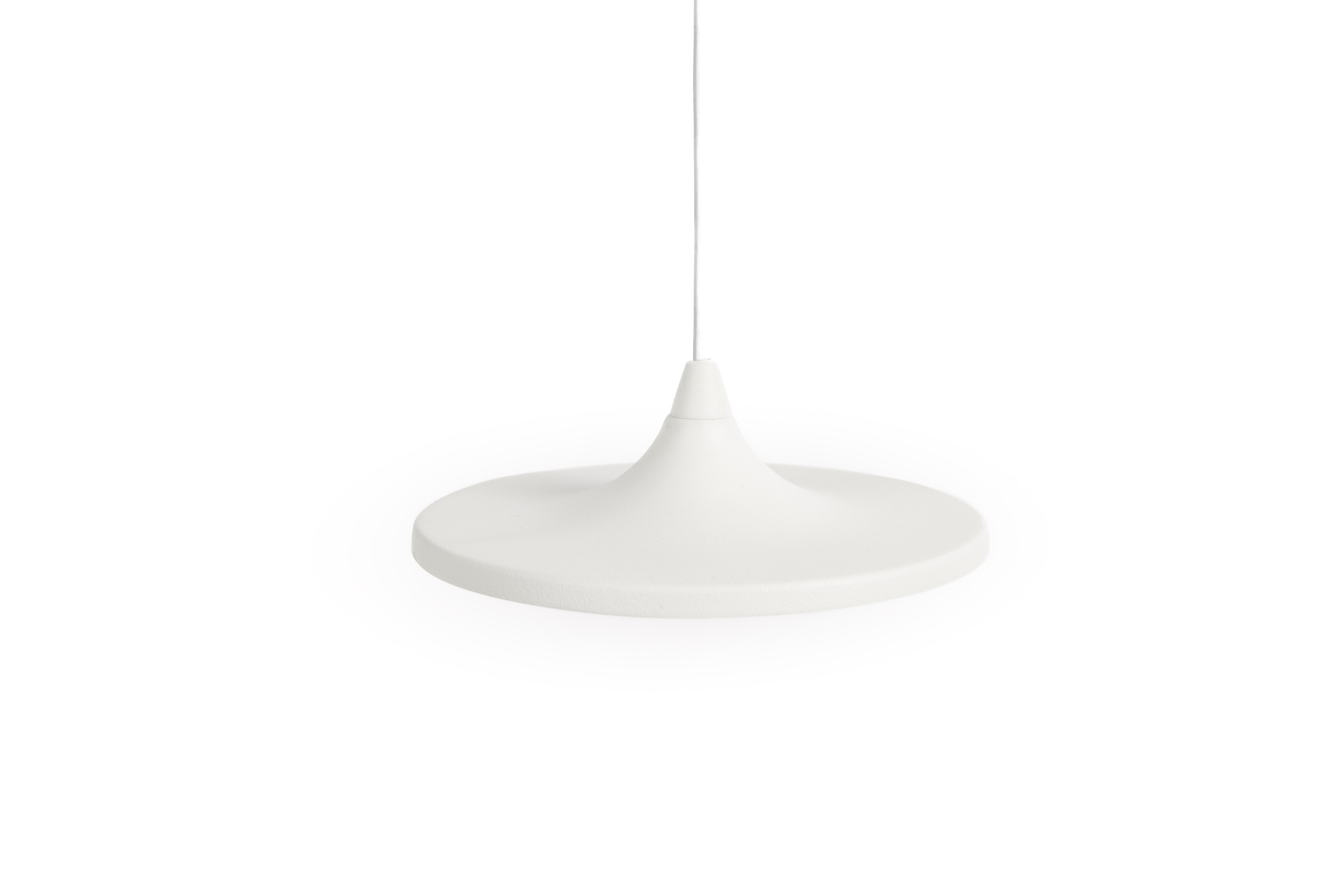 Lampada a sospensione 'Luna' (bianco opaco) Acciaio inox di Zieta

Acciaio inossidabile (inox)
D. 12,1 cm H. 4,0 cm

Le lampade utilizzano luci a LED e OLED, con un caricatore separato certificato dagli Stati Uniti che deve essere avvitato alla