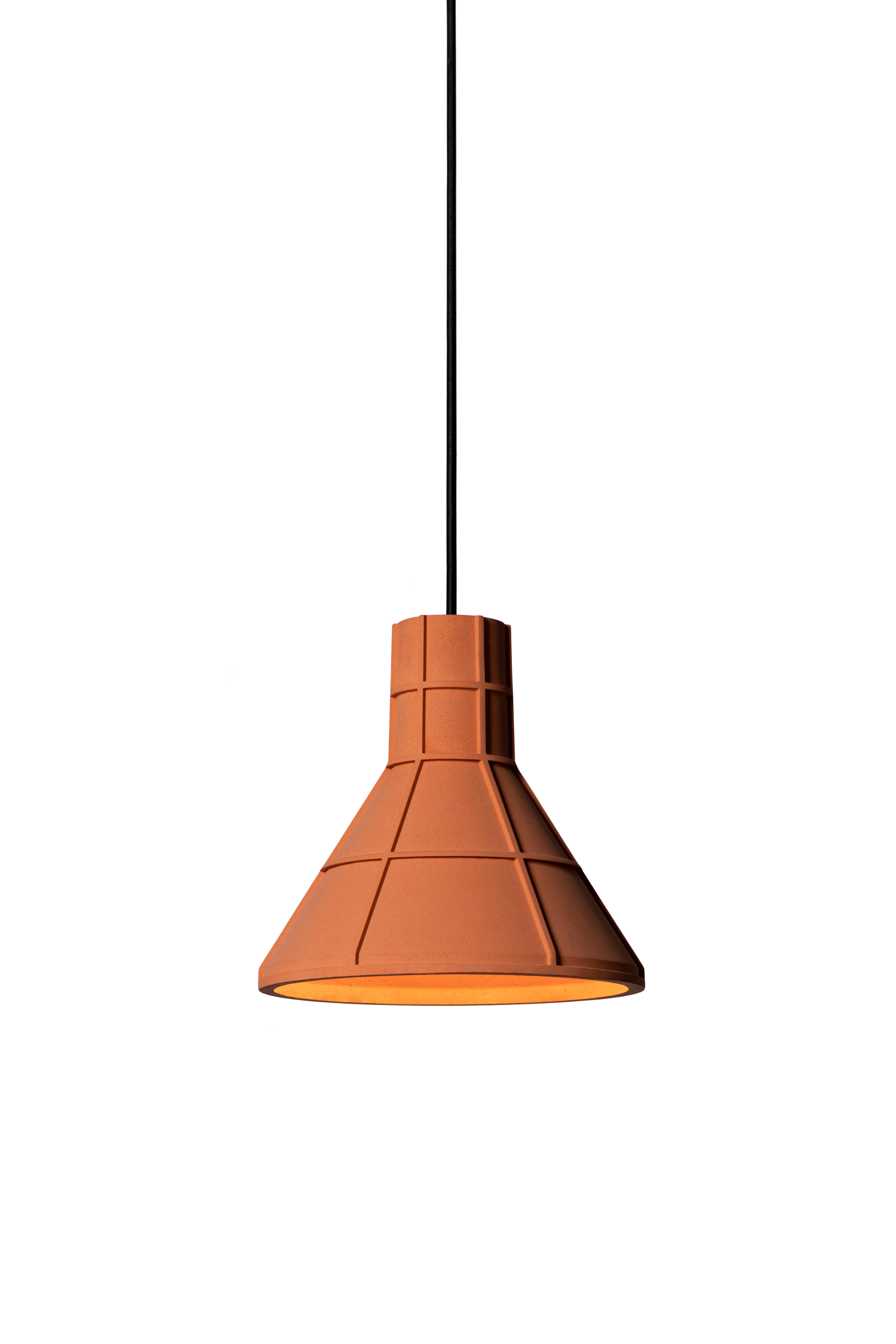 Lampe à suspension contemporaine « M » en terre cuite, marron en vente 1