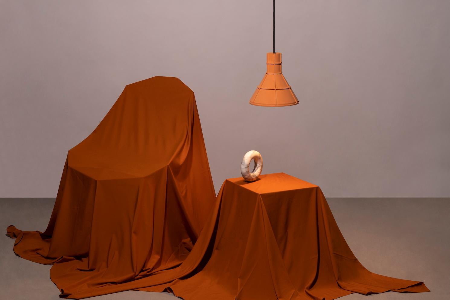 Lampe à suspension contemporaine « M » en terre cuite, orange en vente 4