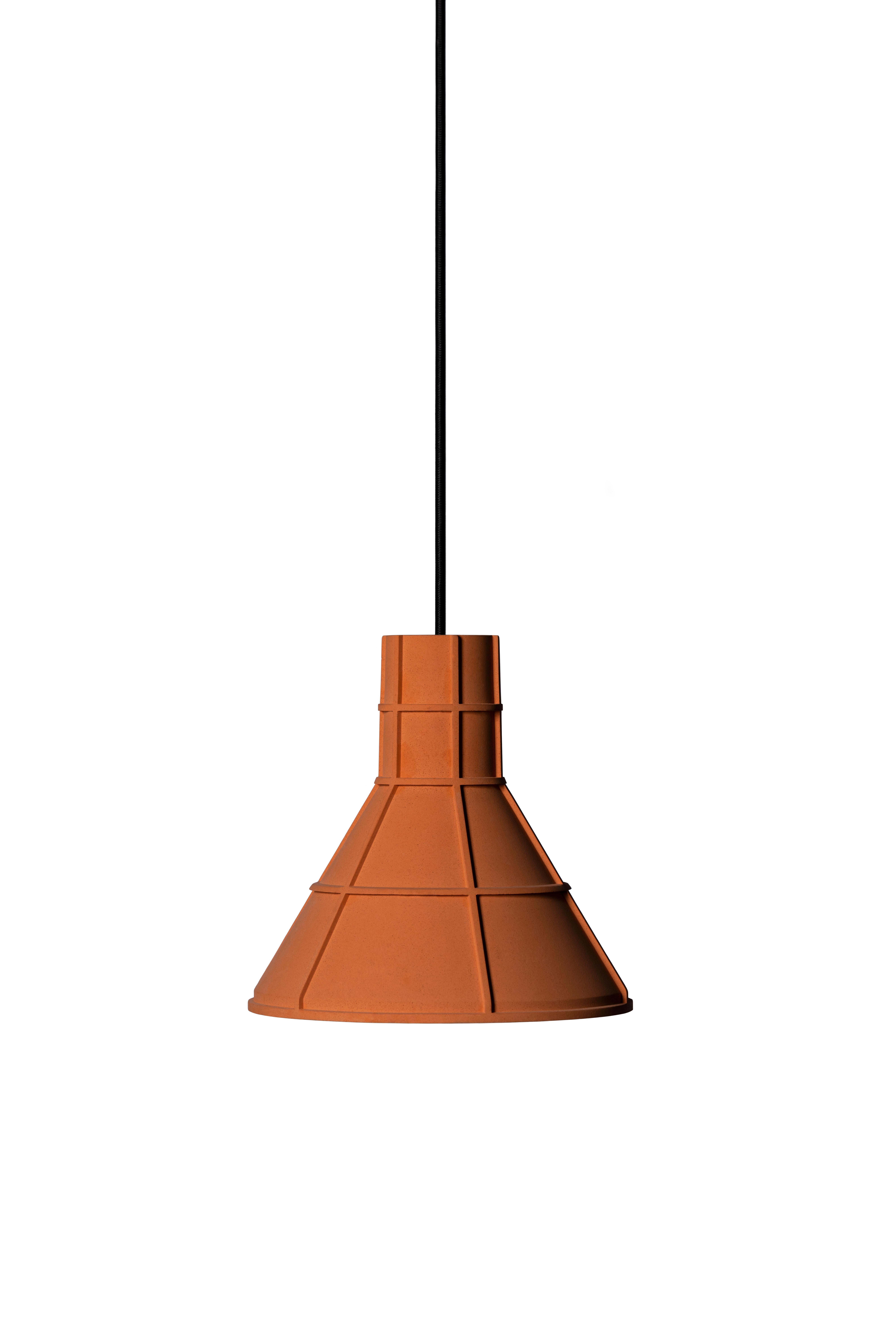 Organique Lampe à suspension contemporaine « M » en terre cuite, orange en vente