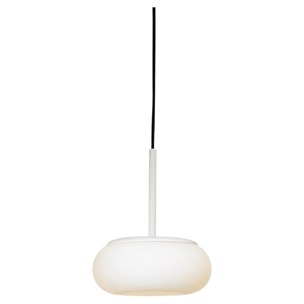 Lampe suspendue contemporaine 'Mozzi' par AGO 'Small - Egg white' (petit - blanc d'œuf)