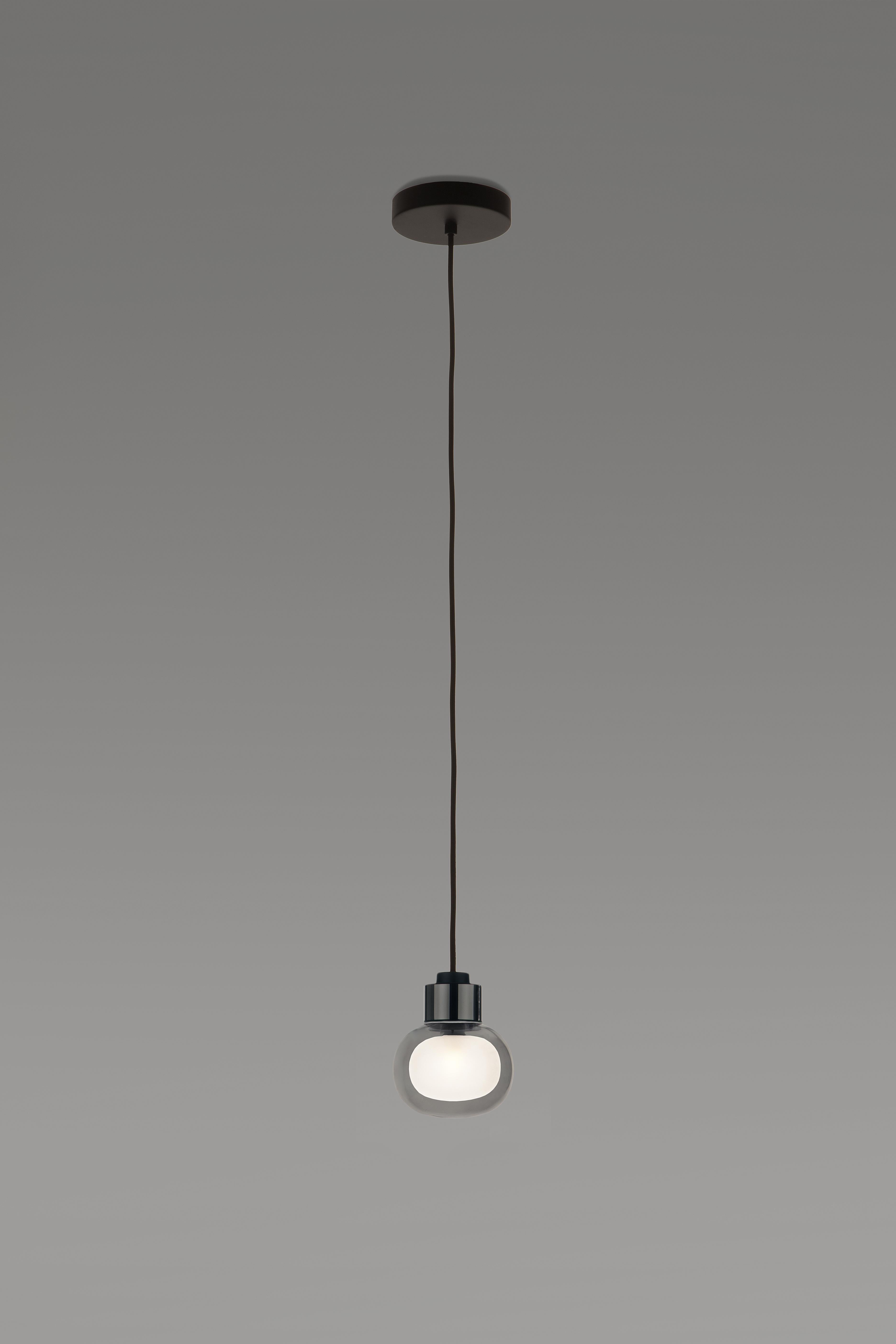 Verre Lampe à suspension contemporaine 'Nabila 552.21' par Tooy, chrome noir, verre fumé en vente