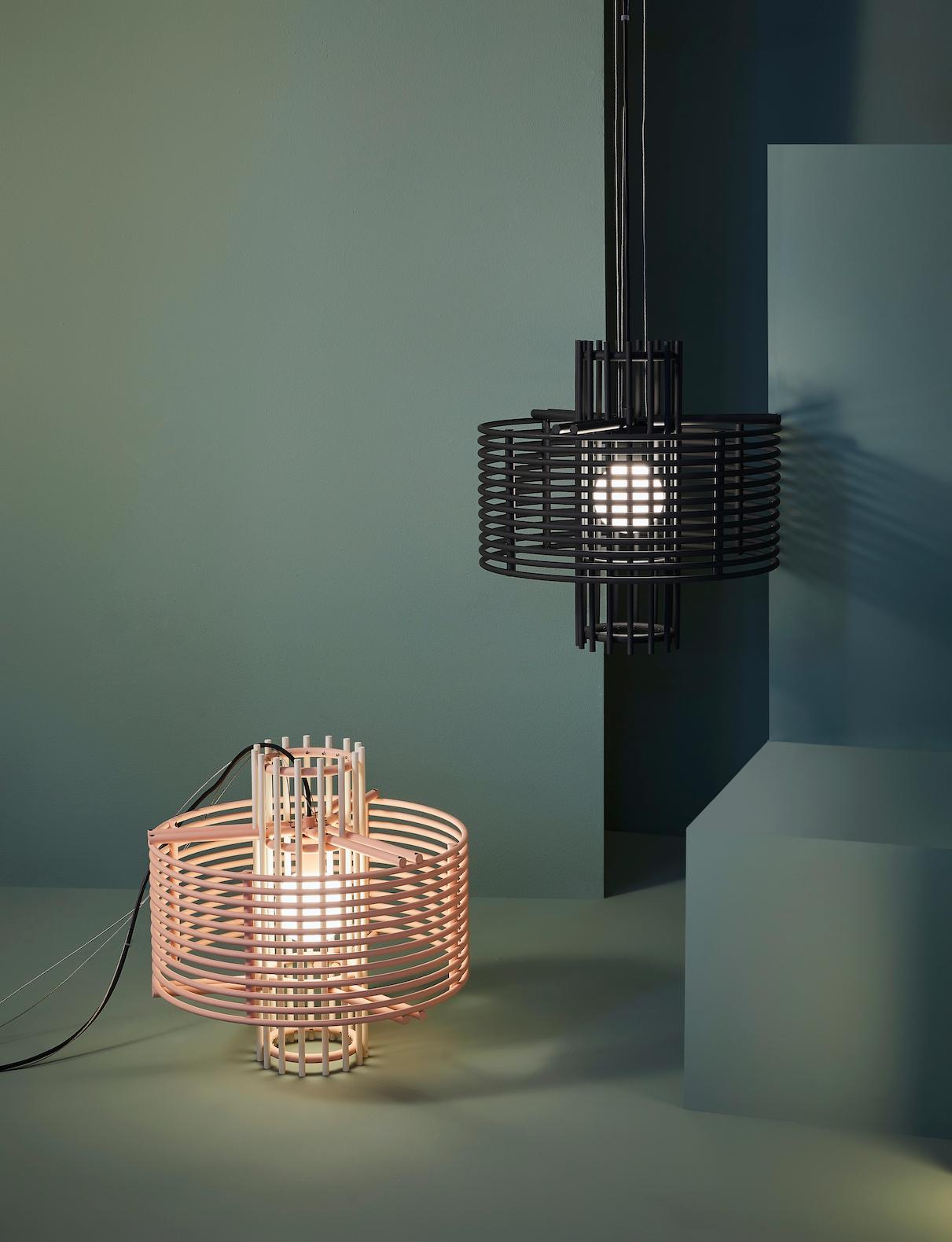 Organique Lampe à suspension contemporaine «Nova » de AGO « Pink and White » en vente