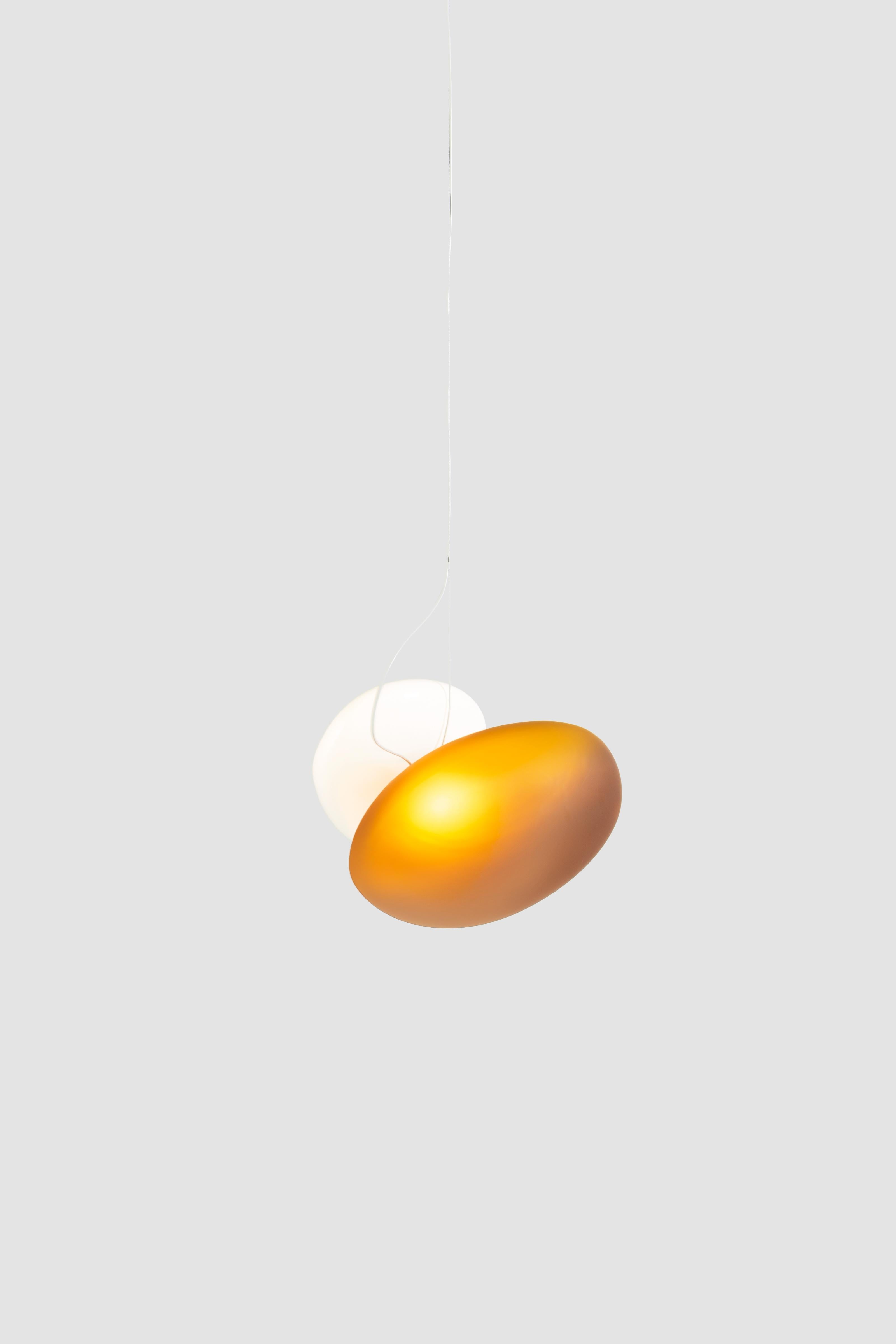 'Pebble' contemporary pendant lamp 

Model in the picture: 
Color: Shape A (yellow citrine) C (white pearl)
Shapes: A + C

Wire length: 243 cm
Electrical: 14W LED 300ma, 2700K, Dimming: 0–10/ Triac

Available in white pearl, grey slate and