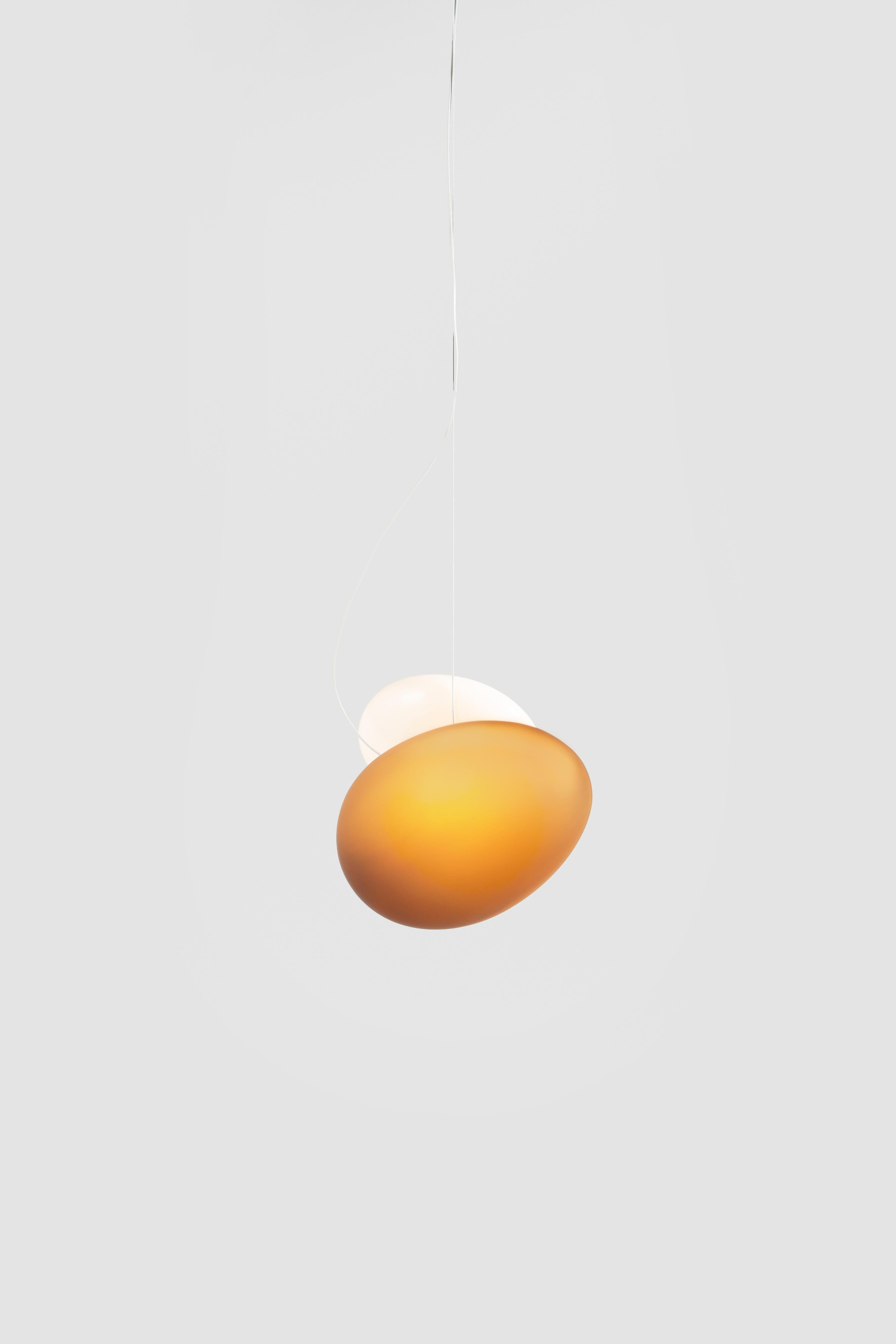 'Pebble' Contemporary pendant lamp 

Model in the picture: 
Color: Shape A (yellow citrine) D (white pearl)
Shapes: A + D

Wire length: 243 cm
Electrical: 14W LED 300ma, 2700K, Dimming: 0–10/ Triac

Available in white pearl, grey slate and