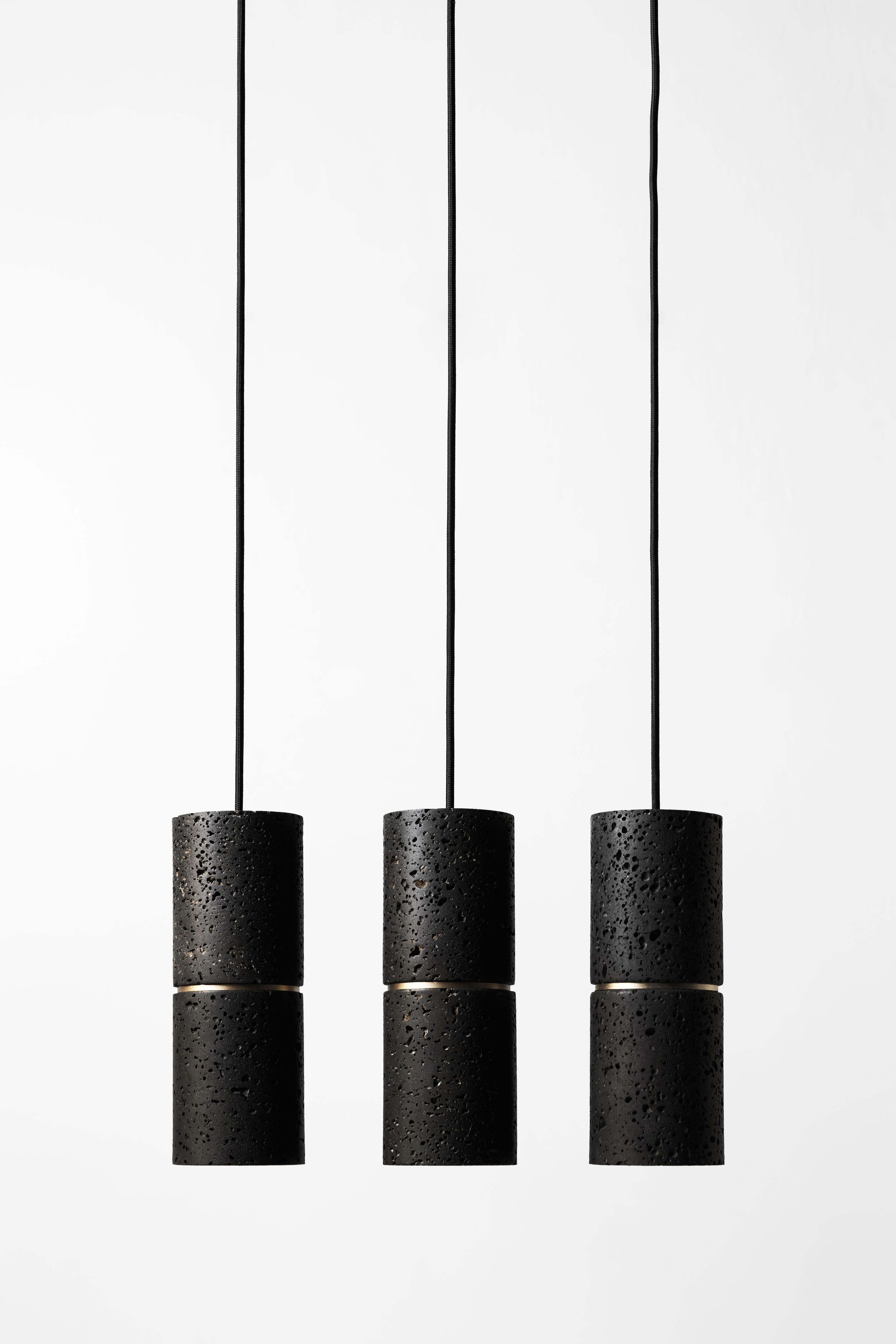 Pendant lamp 'RI' by Buzao x Bentu Design. 
Black lava stone and white marble versions available.

(Sold individually)

Measures: 26.5 cm high; 10 cm diameter
Wire: 2 meters black (adjustable)

Brass (gold) or aluminum (black) finish.

Lamp type: