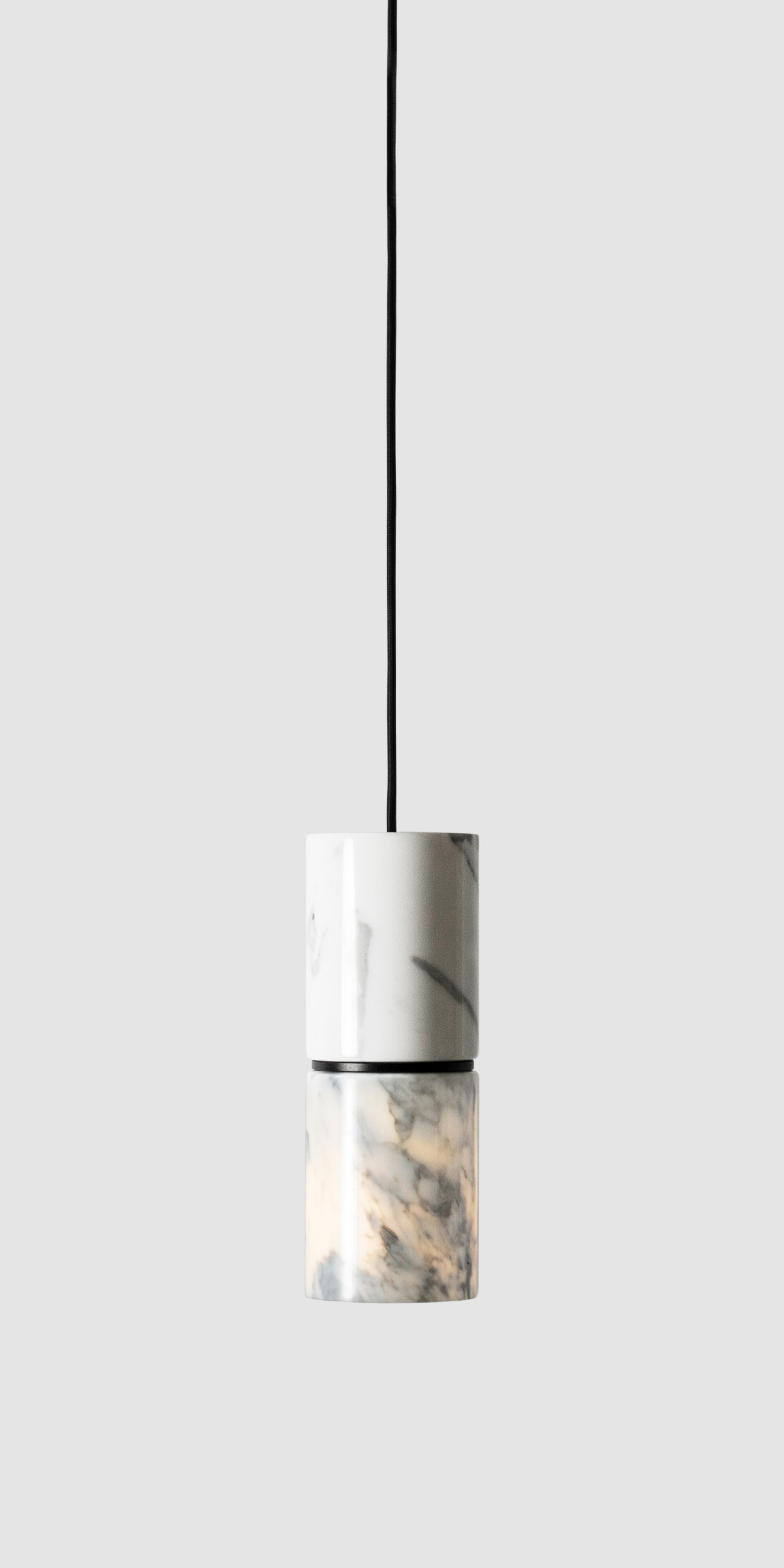 Pendant lamp 'RI' by Buzao x Bentu Design. 
Black lava stone and white marble versions available.

(Sold individually)

Measures: 26.5 cm high, 10 cm diameter
Wire: 2 meters black (adjustable)

Brass (gold) or aluminum (black) finish.

Lamp type: