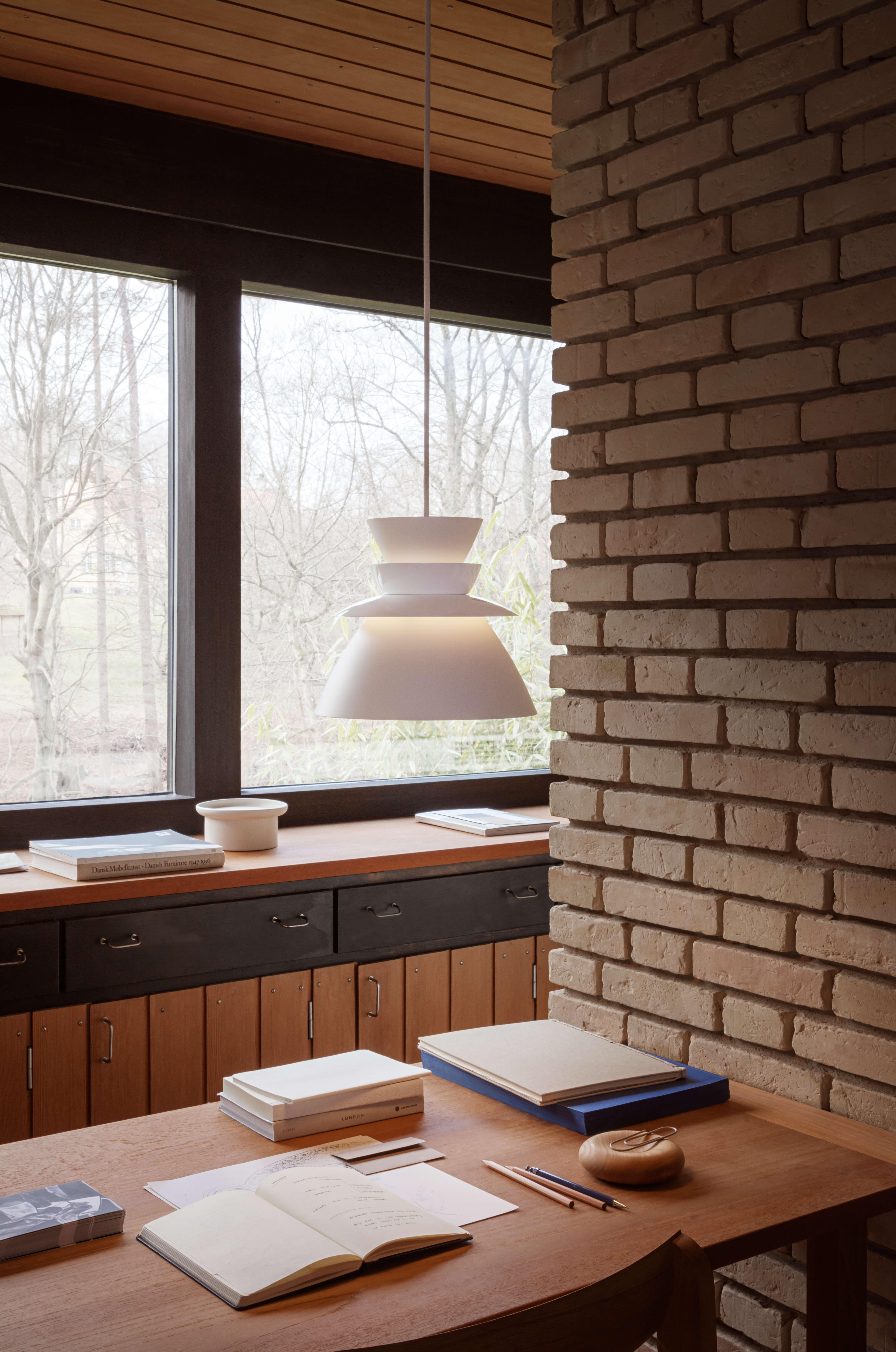 Scandinavo moderno Lampada a sospensione contemporanea 'Sundowner 175' di LYFA in vendita