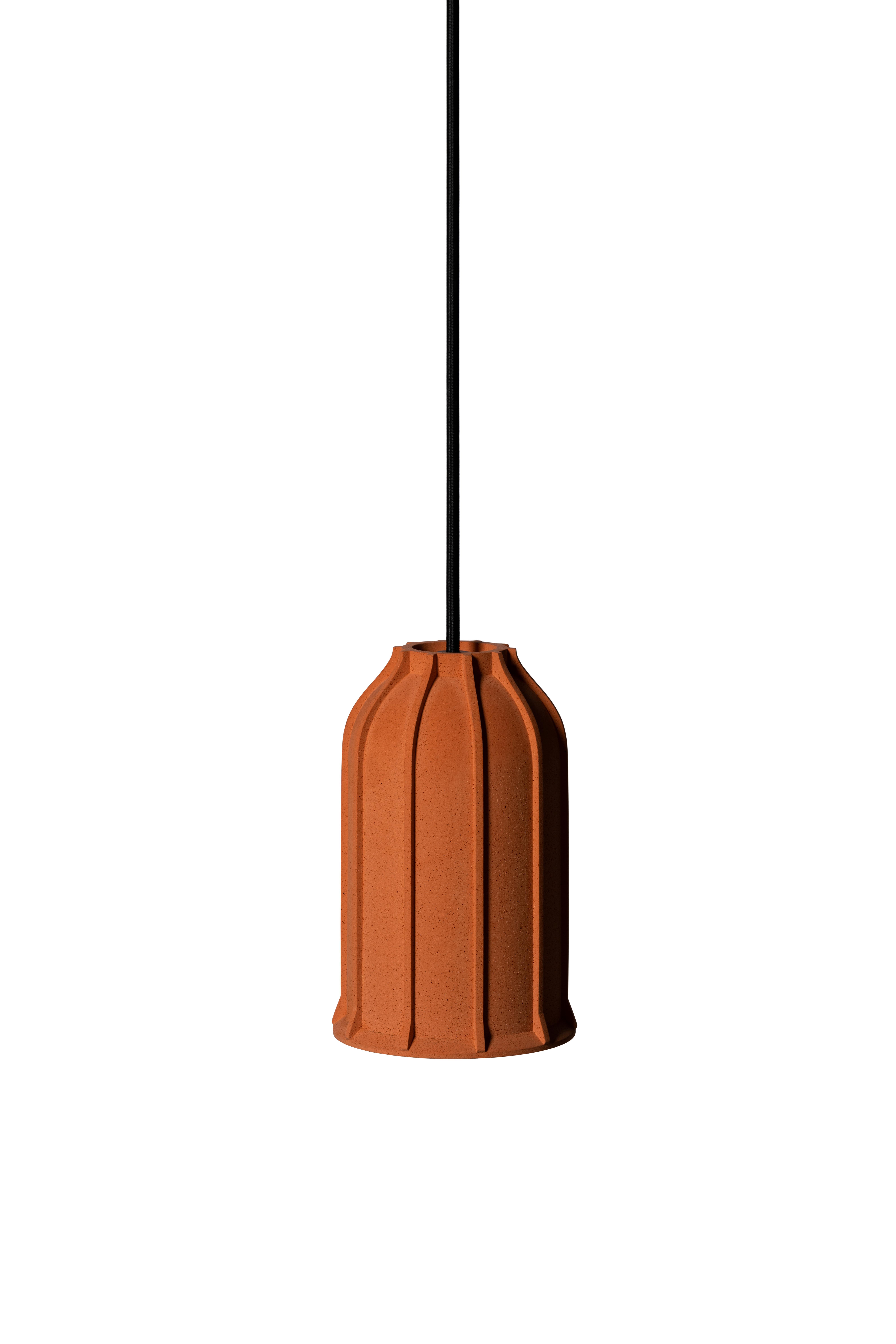 Lampe à suspension contemporaine « U » en terre cuite, orange Neuf - En vente à Paris, FR