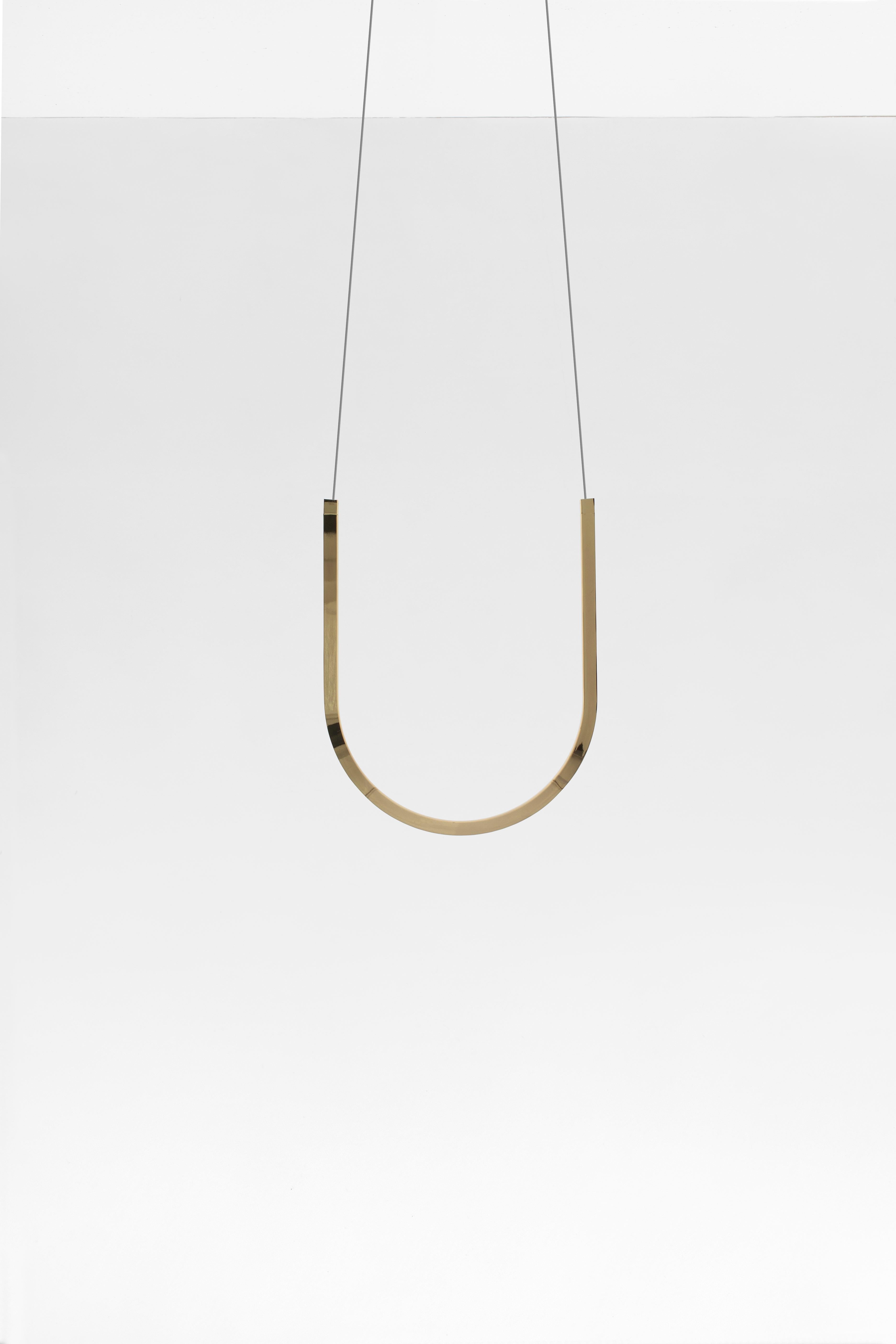 U1 pendant lamp - Brass

Maximal wire length: 250 cm
Canopy: 20 cm diameter
'U' structure: 38 x 31 cm

Certification: UL & C.UL.

Dimming: remote control.
Driver: input 100-240V / output 24V.
Light source: LED.
Energy consumption: 22