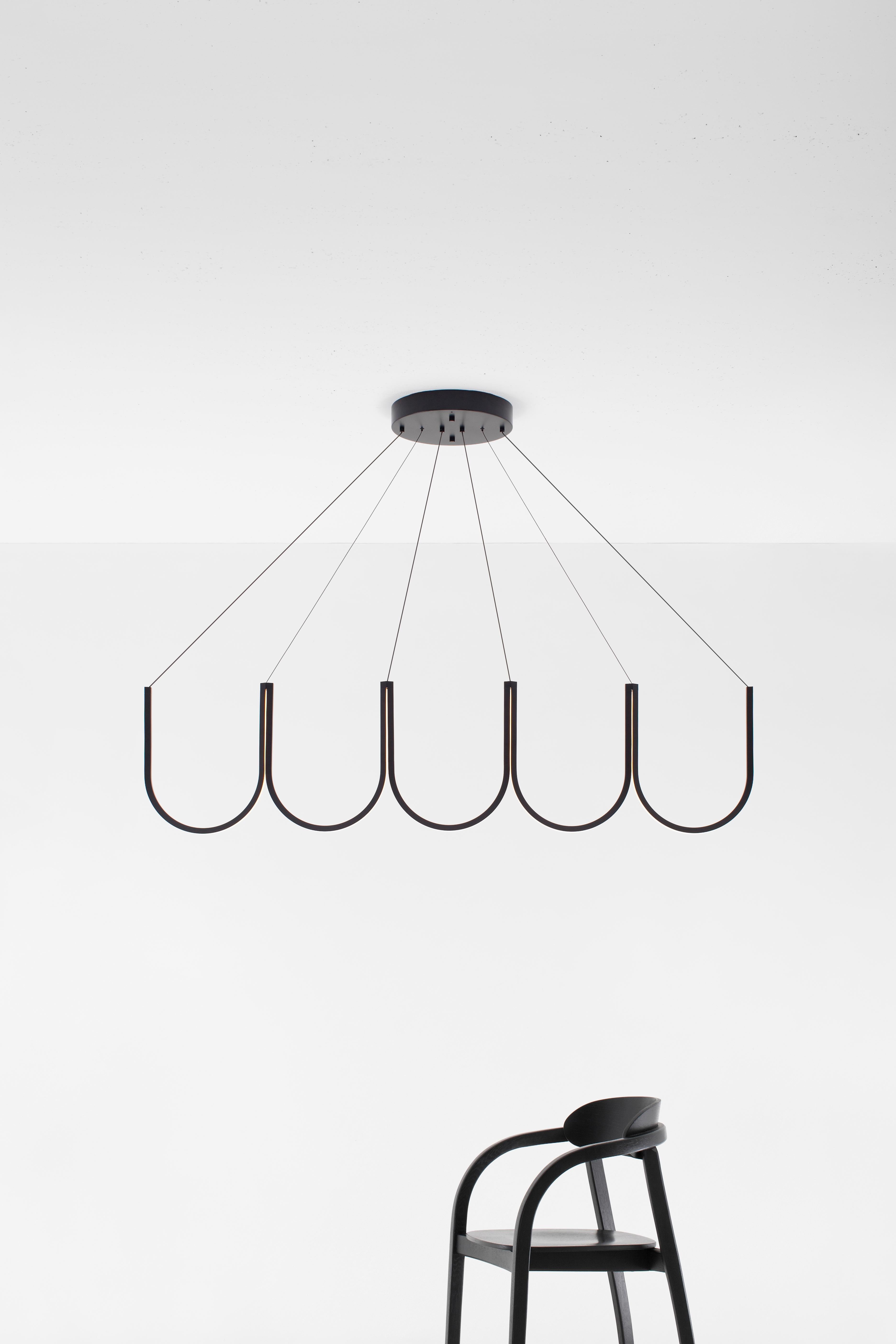 U5 pendant lamp - Black

Maximal wire Length: 250 cm
Canopy: 33 cm Diameter
'U' structure: 38 x 155 cm

Certification: UL & C.UL.

Dimming: remote control.
Driver: input 100-240V / output 24V.
Light source: LED.
Energy consumption: 99