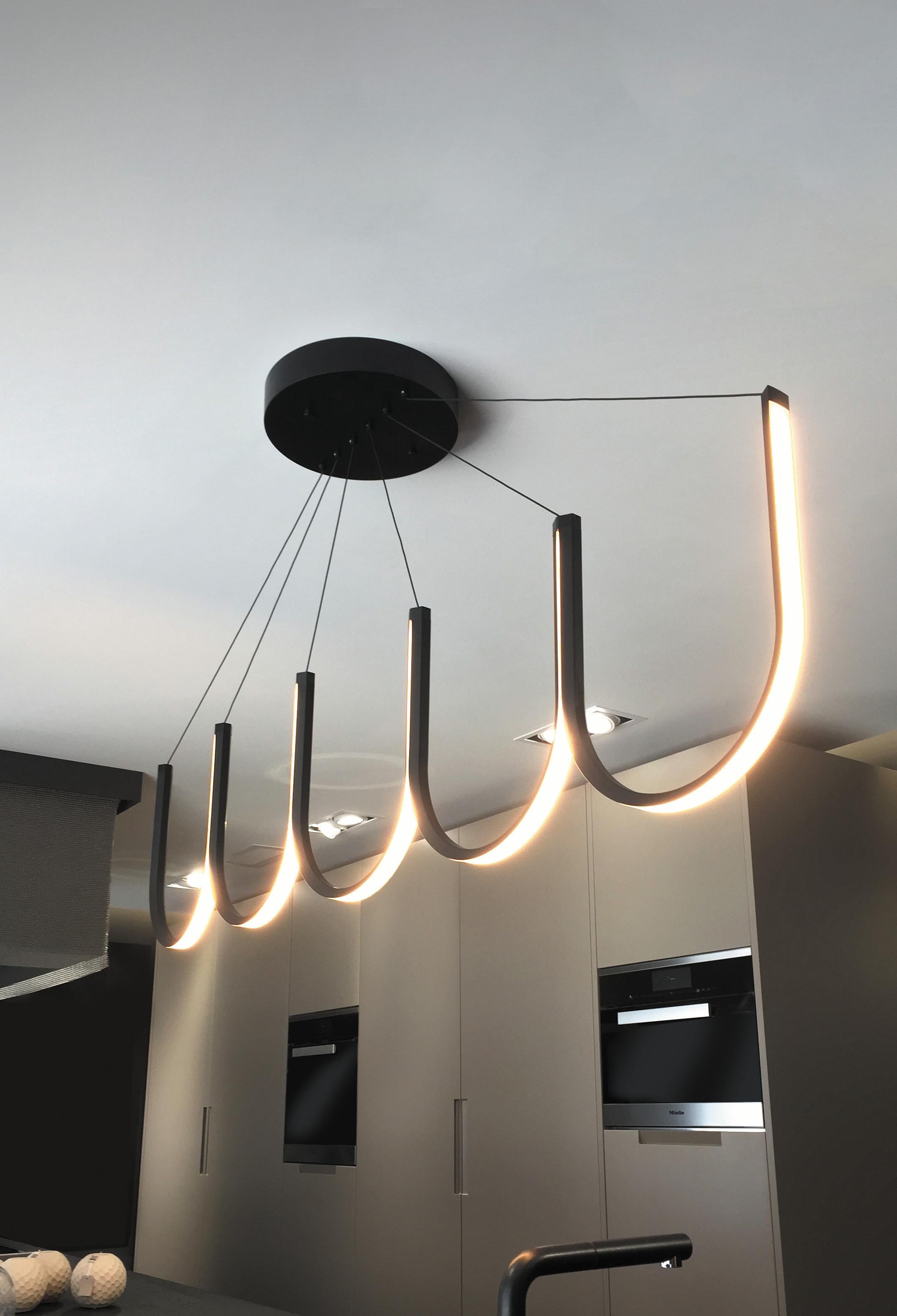 Lampe à suspension contemporaine blanche « U5 » Neuf - En vente à Paris, FR