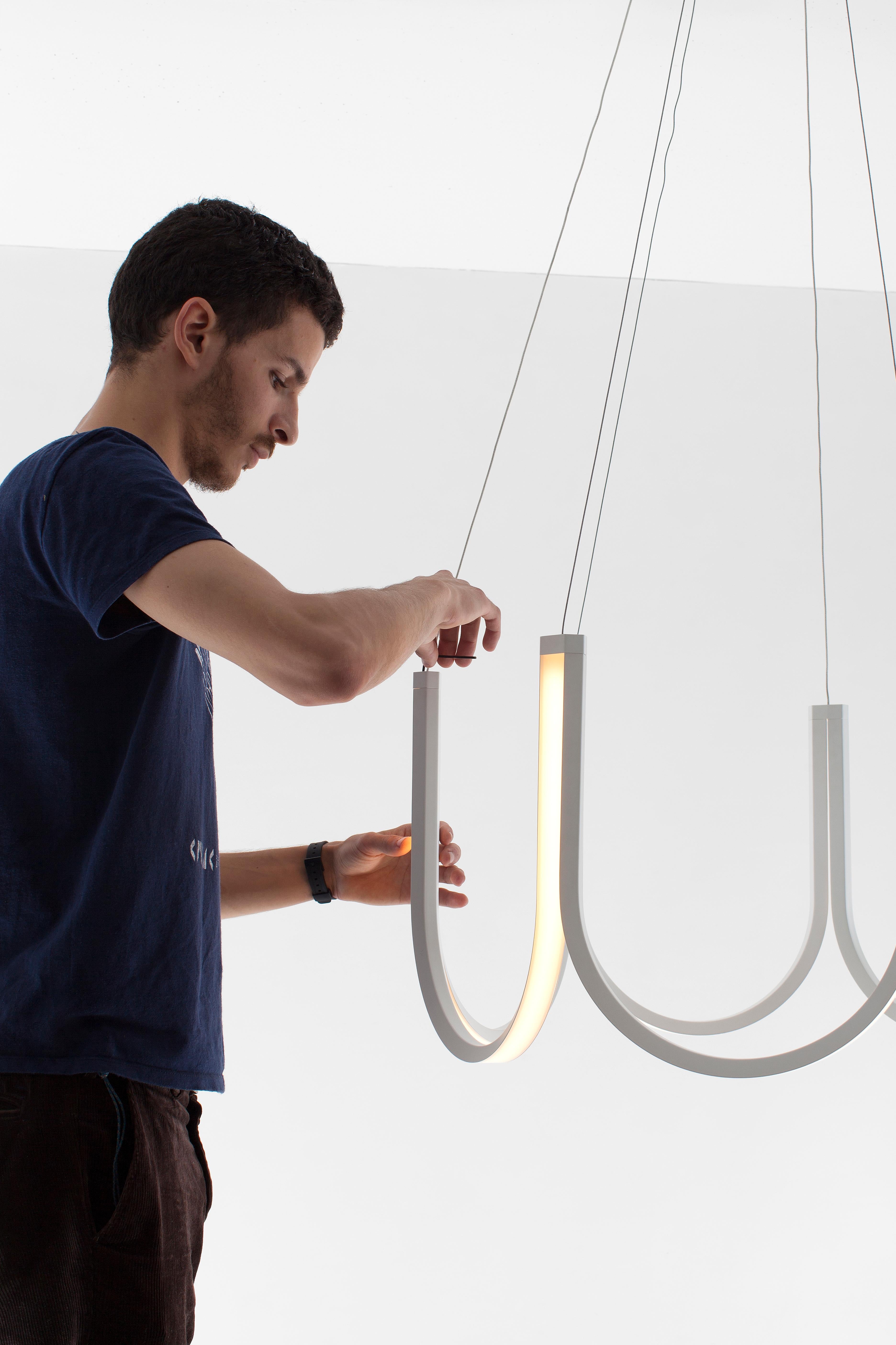 Lampe à suspension contemporaine blanche « U7 » Neuf - En vente à Paris, FR