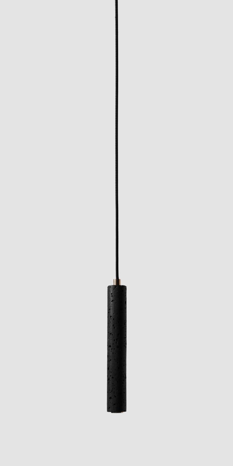 Industriel Lampes suspendues contemporaines 'Bang' en pierre de lave noire en vente