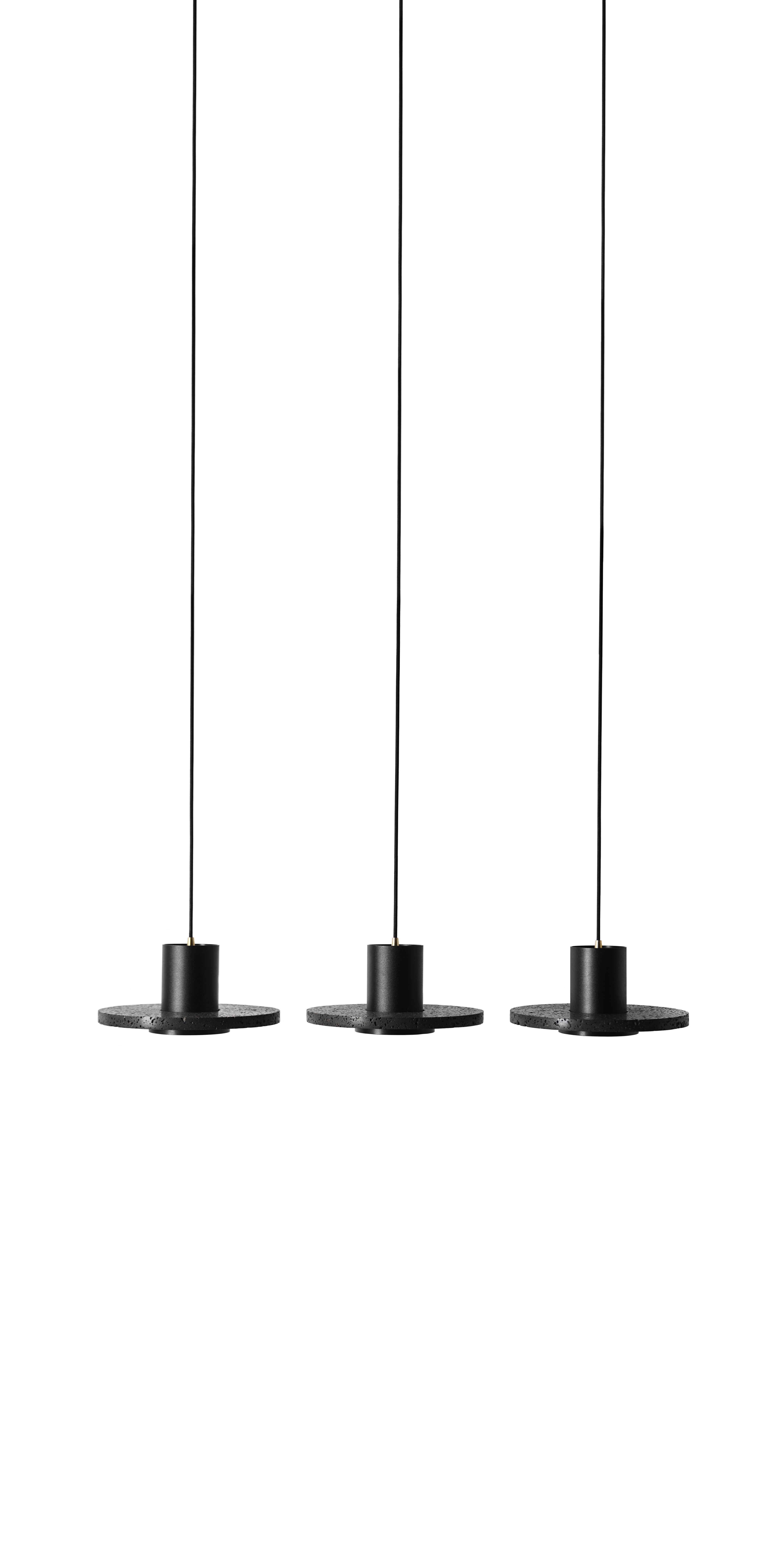 Lampes à suspension contemporaines Calm en pierre de lave noire « Large » en vente 1