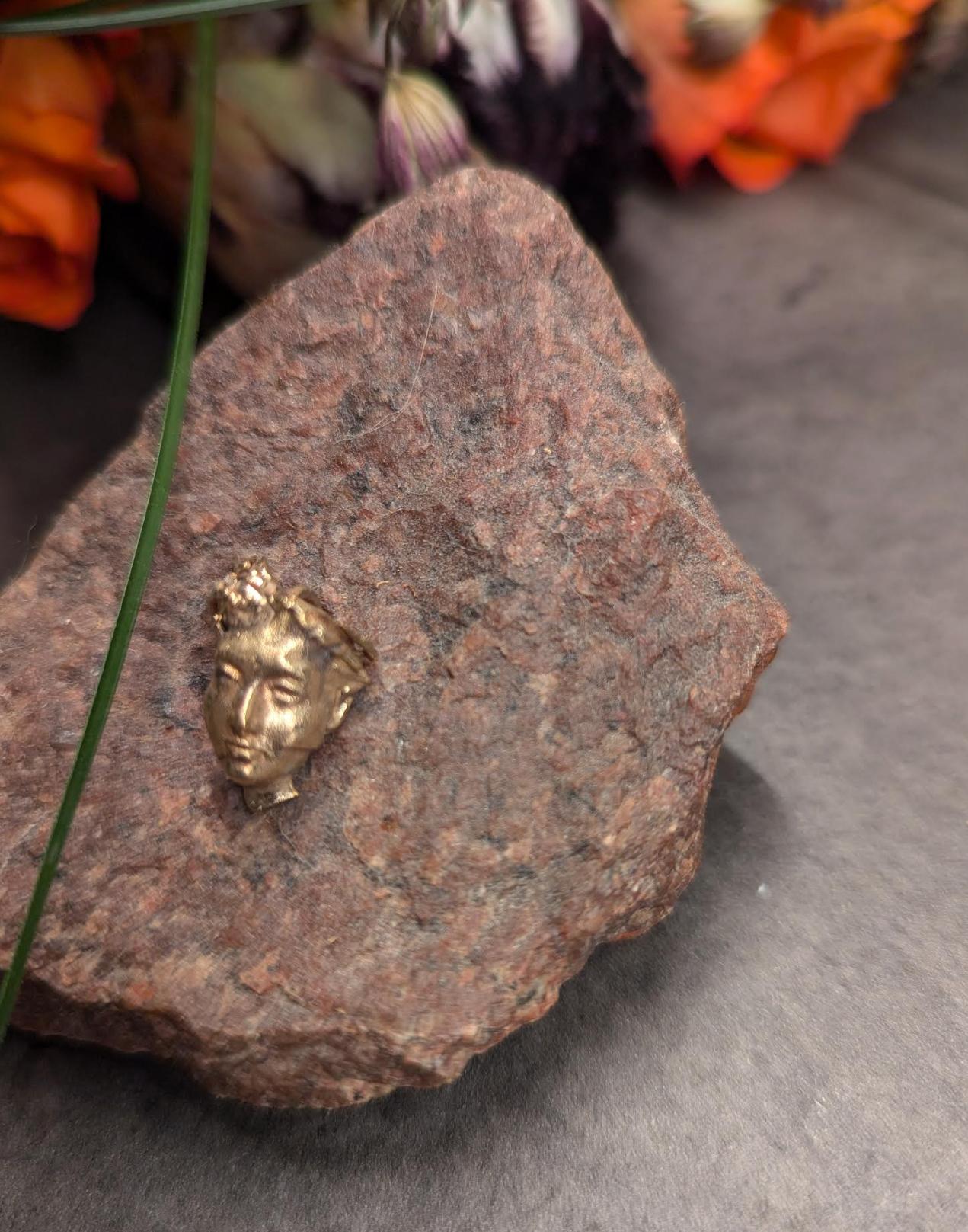 Contemporary Pendant Necklace in Brass For Sale 6