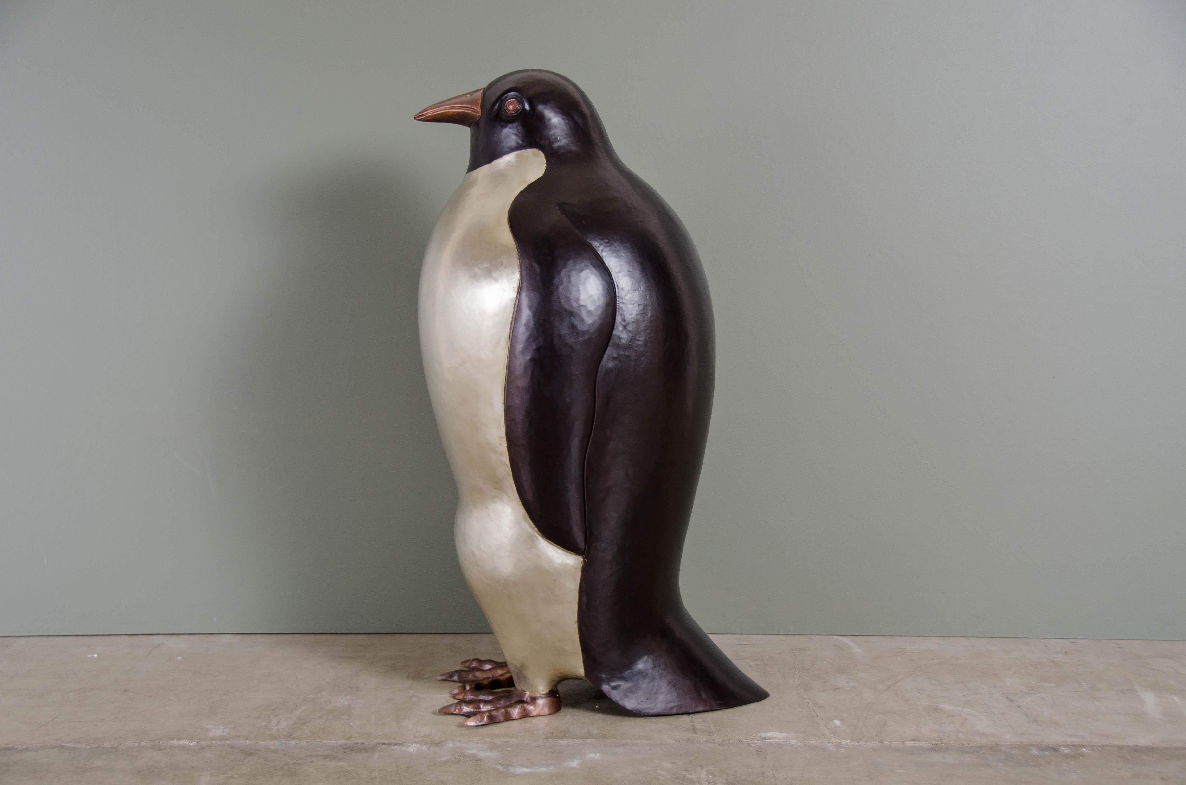Moderne Sculpture contemporaine de pingouin en cuivre et bronze blanc par Robert Kuo en vente