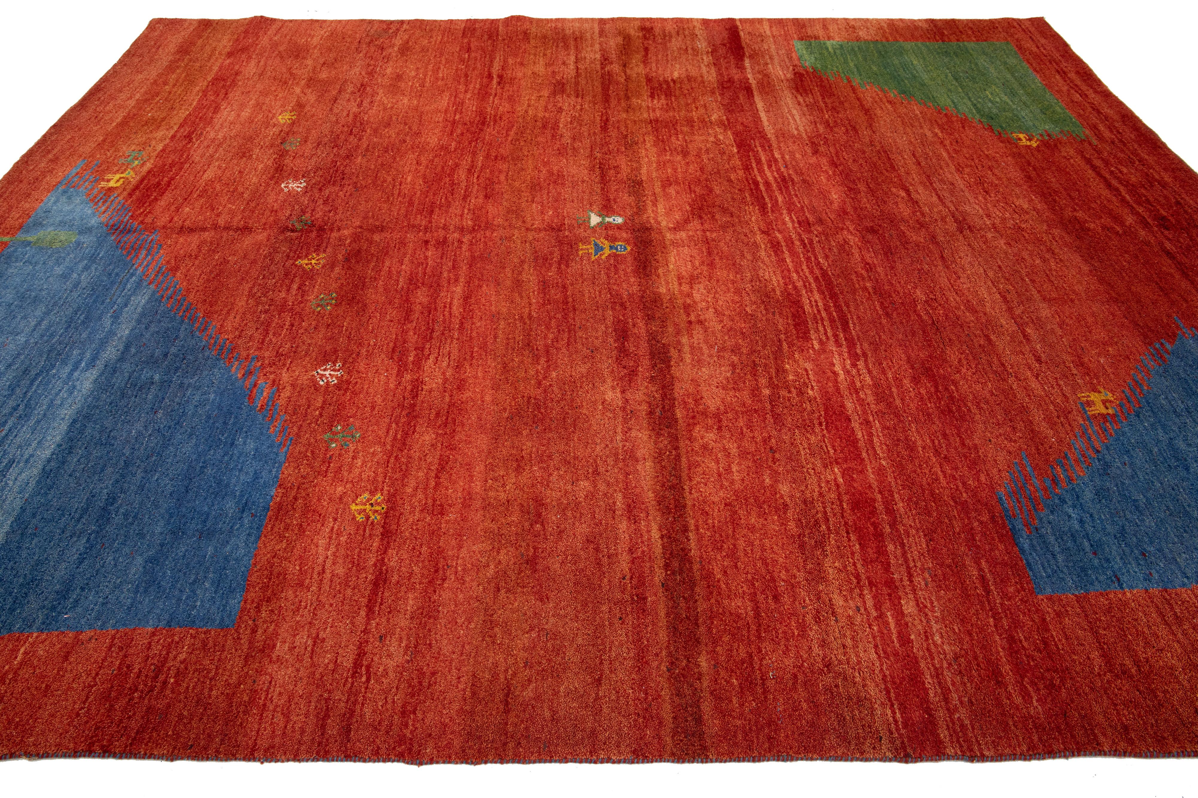 Contemporary Persian Gabbeh Designed Wool Rug in Red im Zustand „Neu“ im Angebot in Norwalk, CT