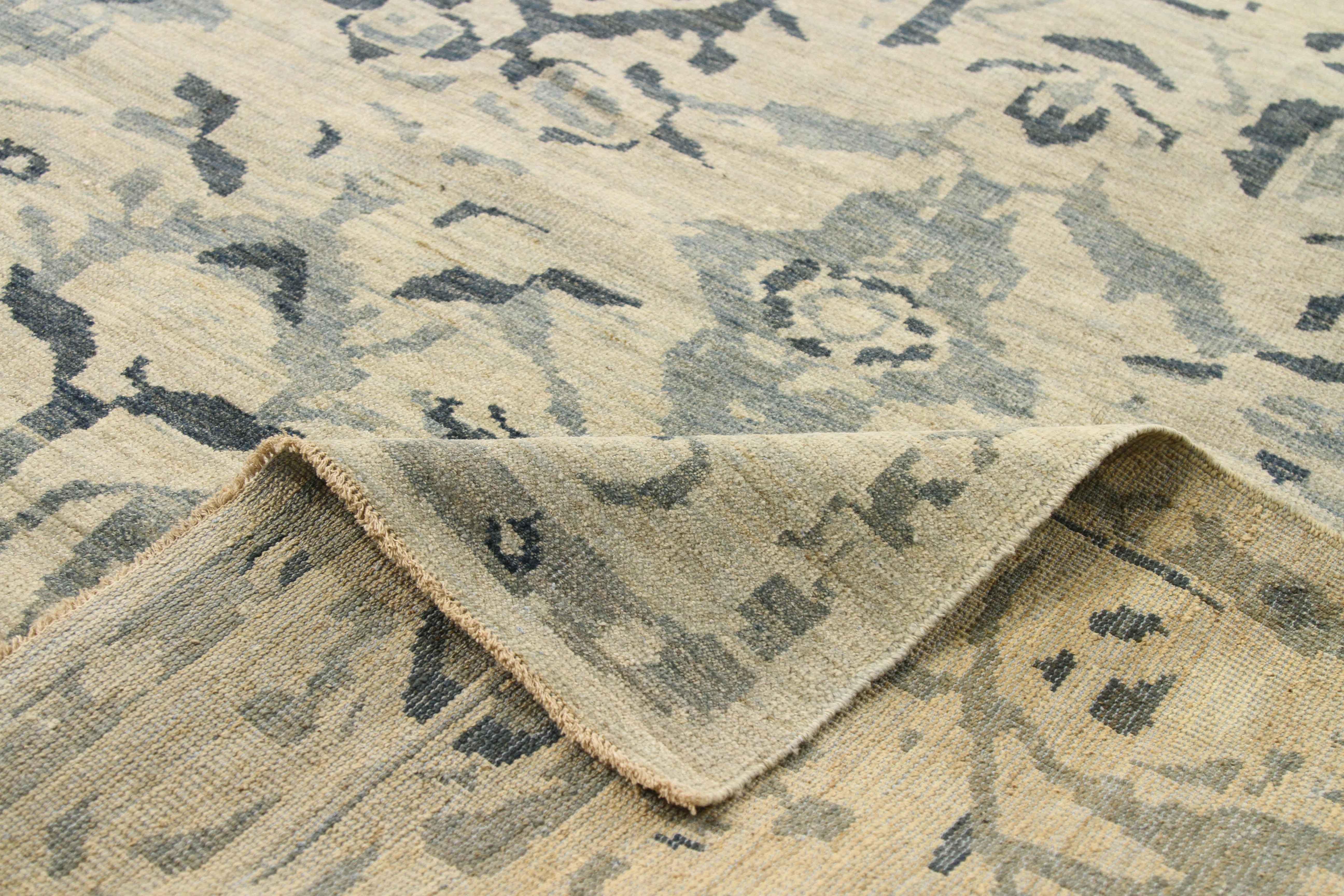 Zeitgenössischer Perserteppich, handgefertigt aus Wolle höchster Qualität und organischen Farbstoffen. Dieses Stück zeigt ein Muster mit verschnörkelten 