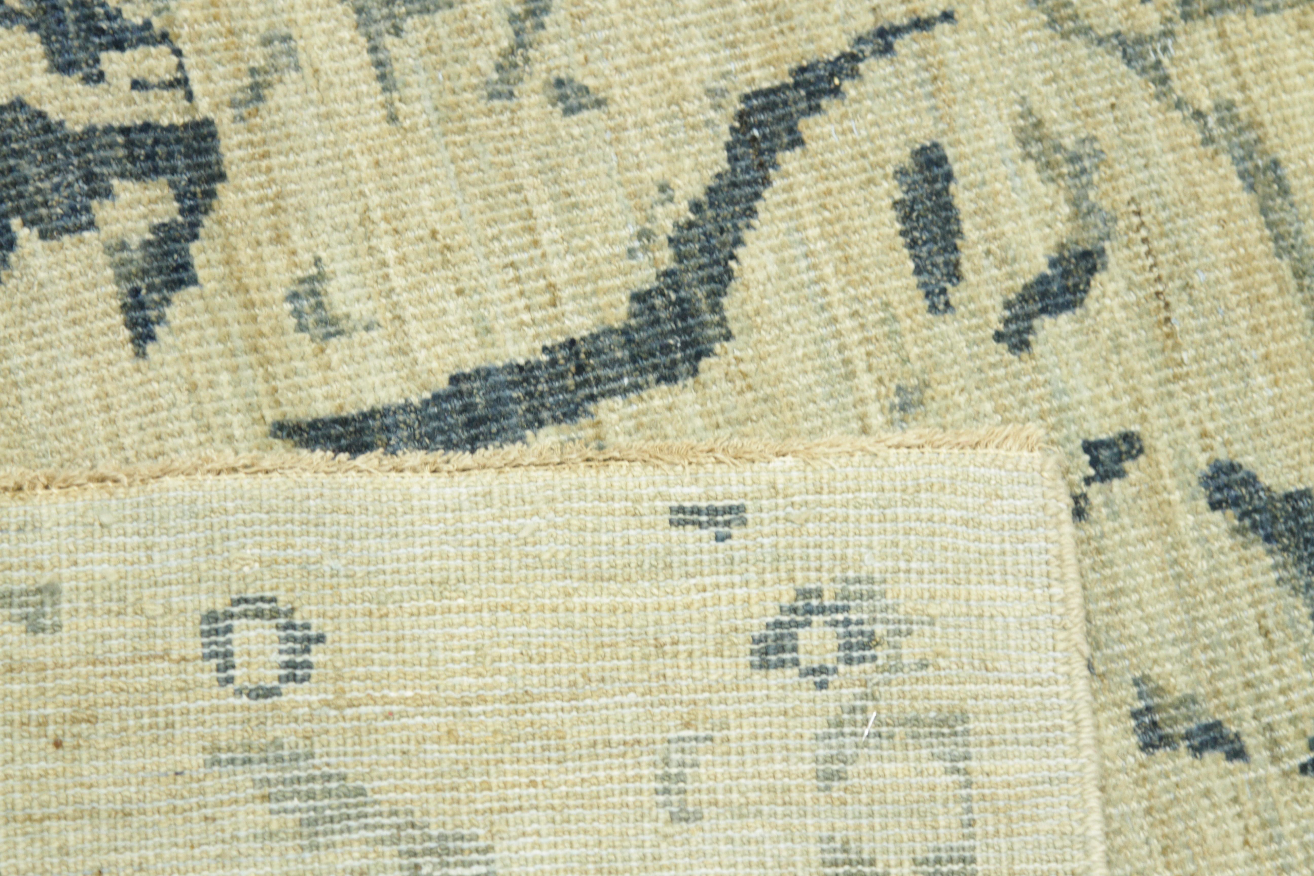 Zeitgenössischer persischer Teppich Sultanabad-Design mit blauen und grauen „Boteh“-Details (21. Jahrhundert und zeitgenössisch) im Angebot