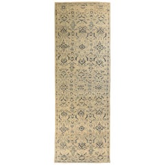 Zeitgenössischer persischer Teppich Sultanabad-Design mit blauen und grauen „Boteh“-Details