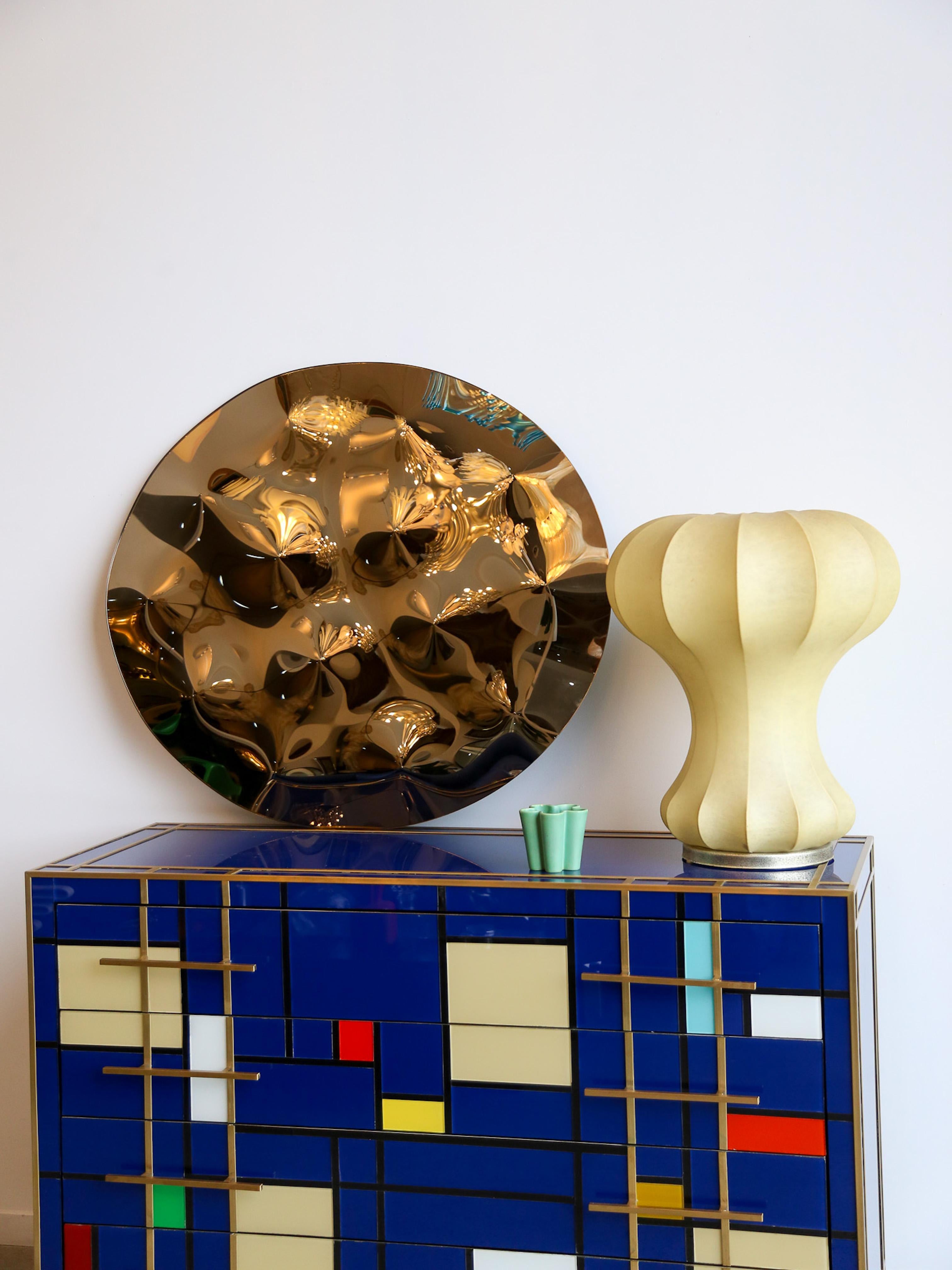 Specchio contemporaneo Phantasia a piastra singola con vetro curvo in bronzo di Esa Design in vendita 1