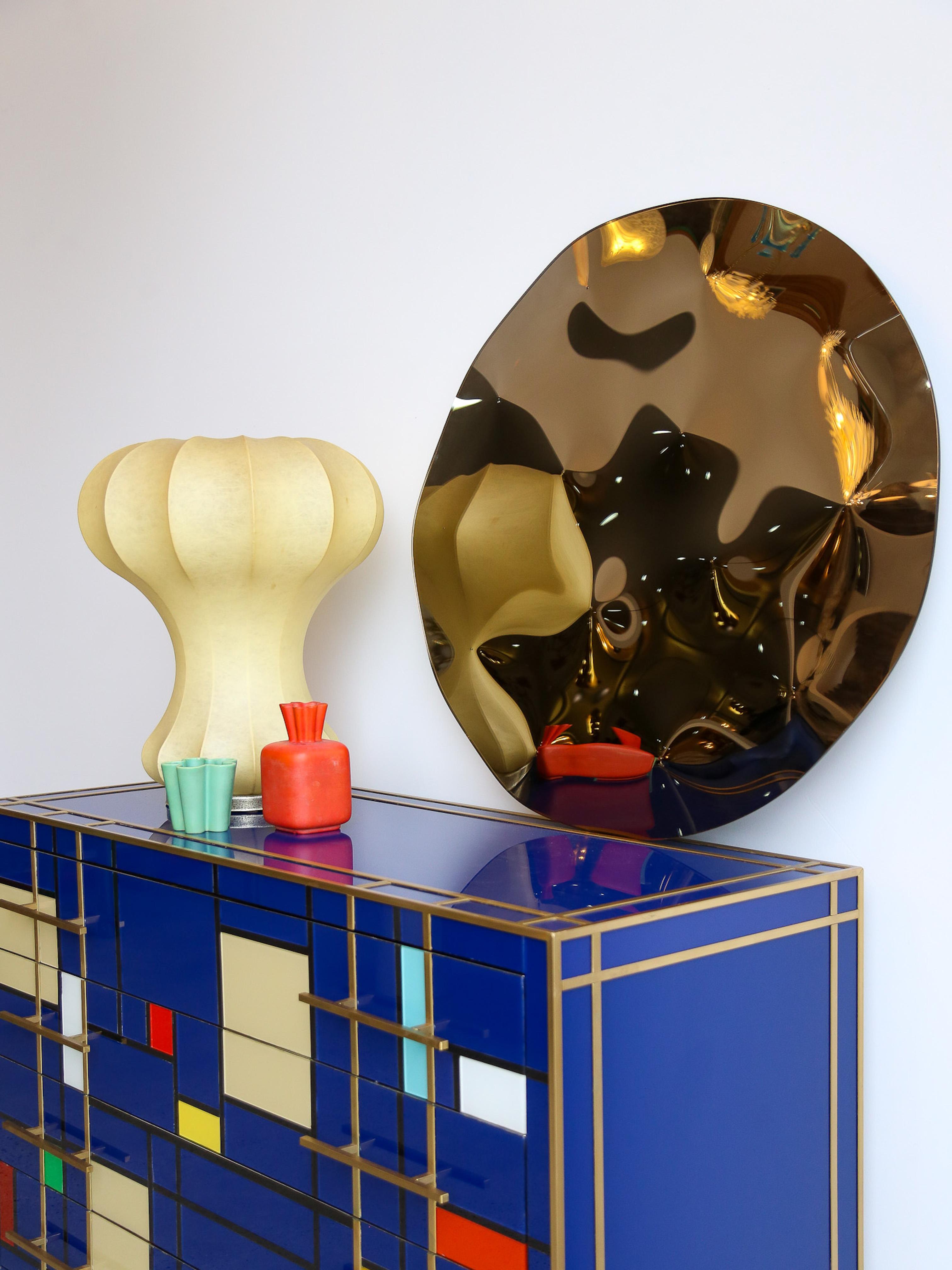 Specchio contemporaneo Phantasia a piastra singola con vetro curvo in bronzo di Esa Design in vendita 3