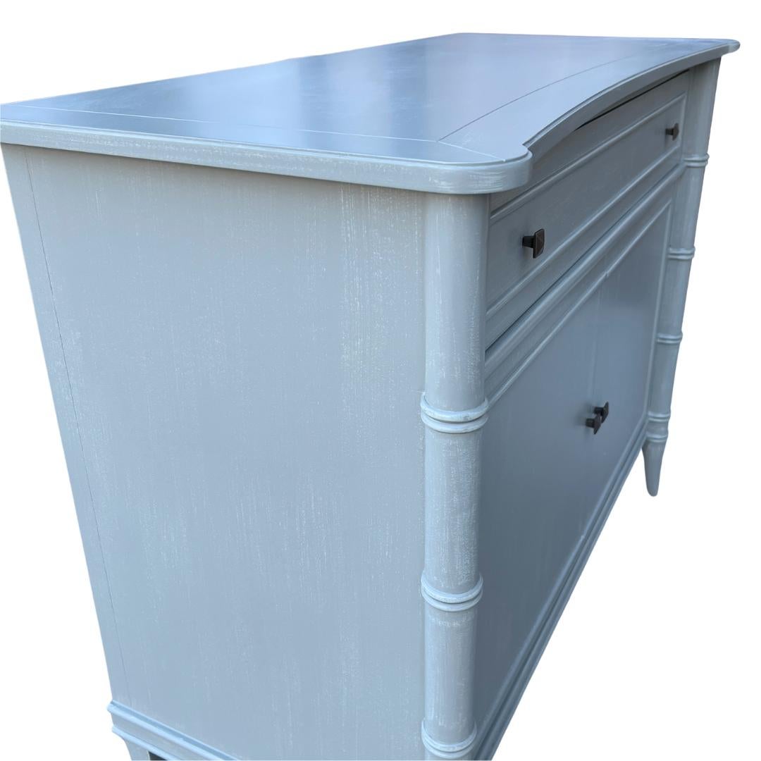 XXIe siècle et contemporain Armoire peinte contemporaine Phillips Scott en vente