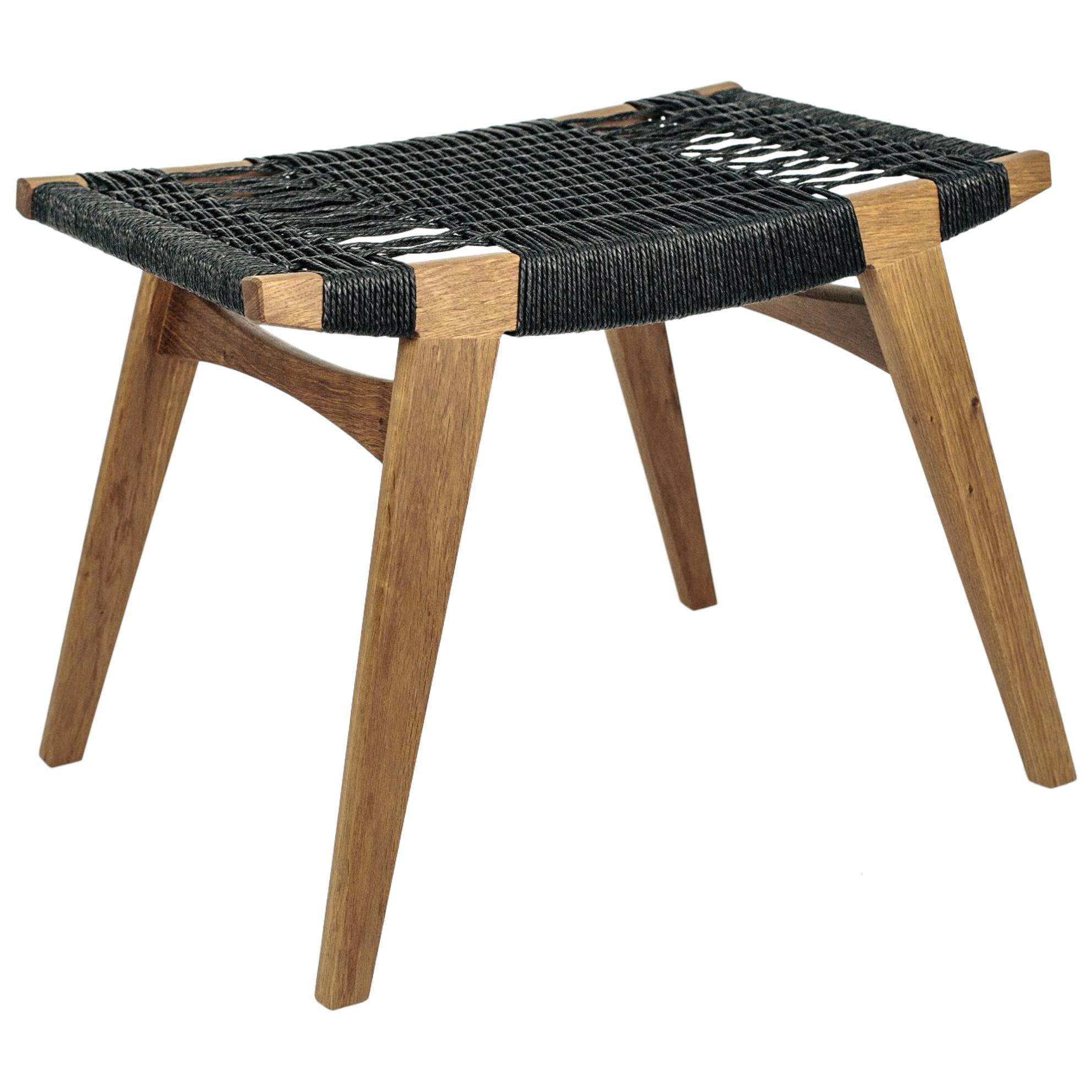 Contemporary pi Hocker, Gestell aus geräucherter Eiche, Sitz aus schwarzem dänischem Cord im Angebot