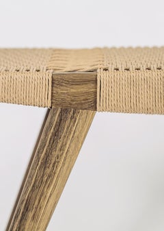 Taburete Pi Contemporáneo, Estructura de Roble Fumé, Asiento de Cordón Danés Natural