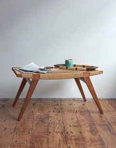 Contemporary pi2 Hocker, Gestell Ebonisiertes Eichenholz, Sitz aus natürlichem dänischem Cord