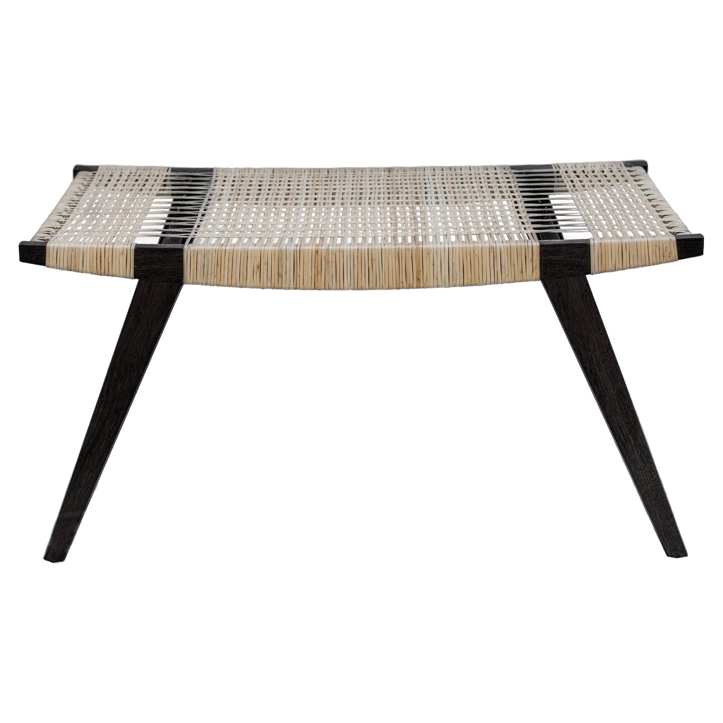 Sgabello contemporaneo pi2, struttura in Oak ebanizzato, seduta in matassa di salice spaccato in vendita