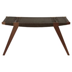 Sgabello PI2 contemporaneo, struttura in Oak Oak fumé, seduta in corda danese nera