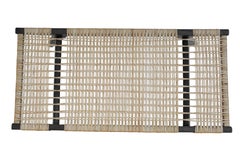 Taburete contemporáneo pi2, estructura de roble fumé, asiento de madeja de sauce partida