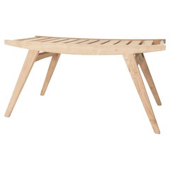 Sgabello contemporaneo pi2, struttura in rovere sbiancato, sedile a doghe in rovere sbiancato