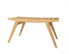 Zeitgenössischer Pi2 Hocker, Gestell aus Eiche Natur, Sitz aus Eiche Natur mit Schienen