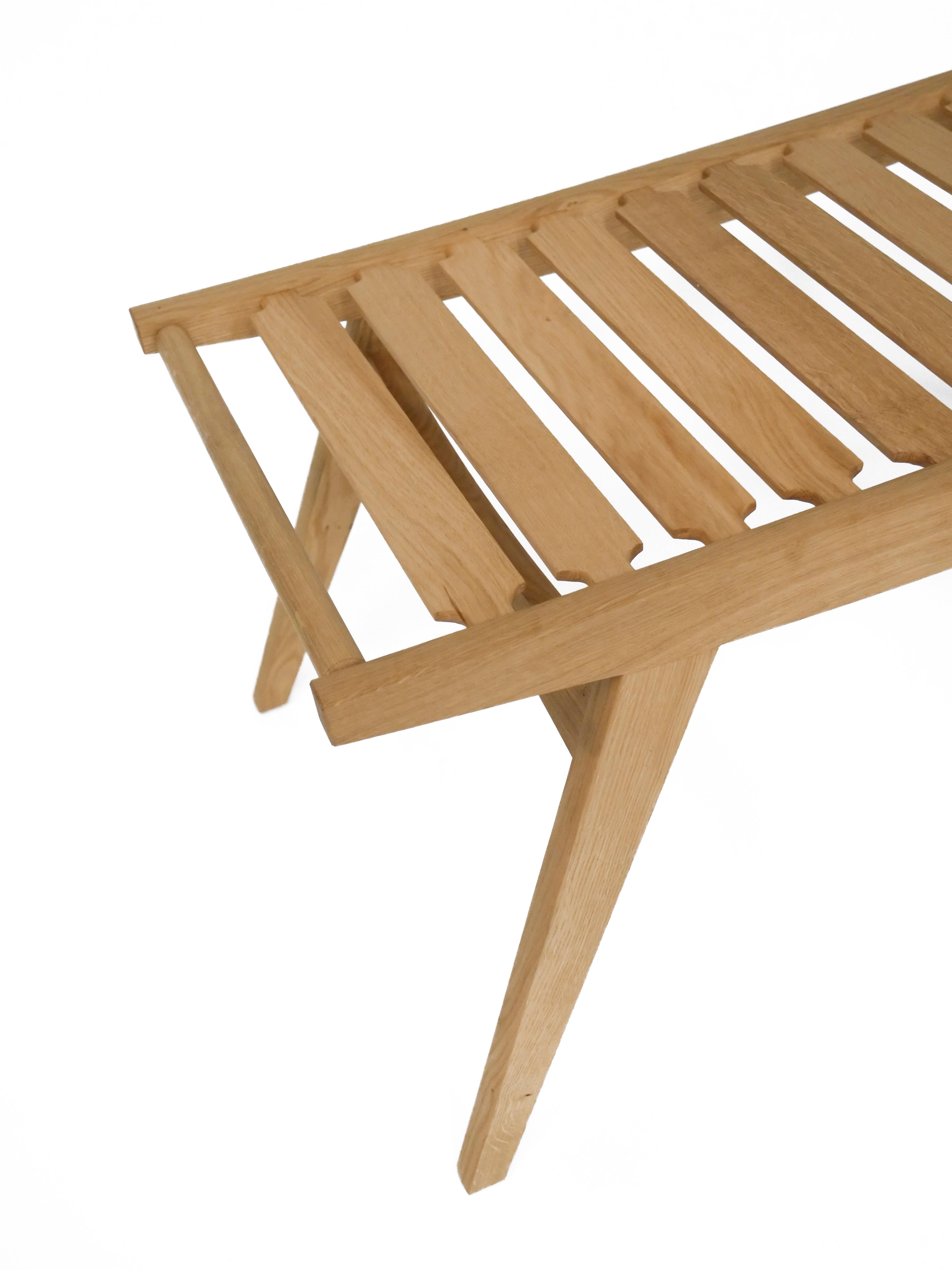 Taburete contemporáneo pi2, Estructura de roble natural, Asiento de listones de roble natural Escandinavo moderno en venta