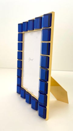 Cornice fotografica contemporanea in ottone placcato oro 24kt e cristallo blu fatto a mano