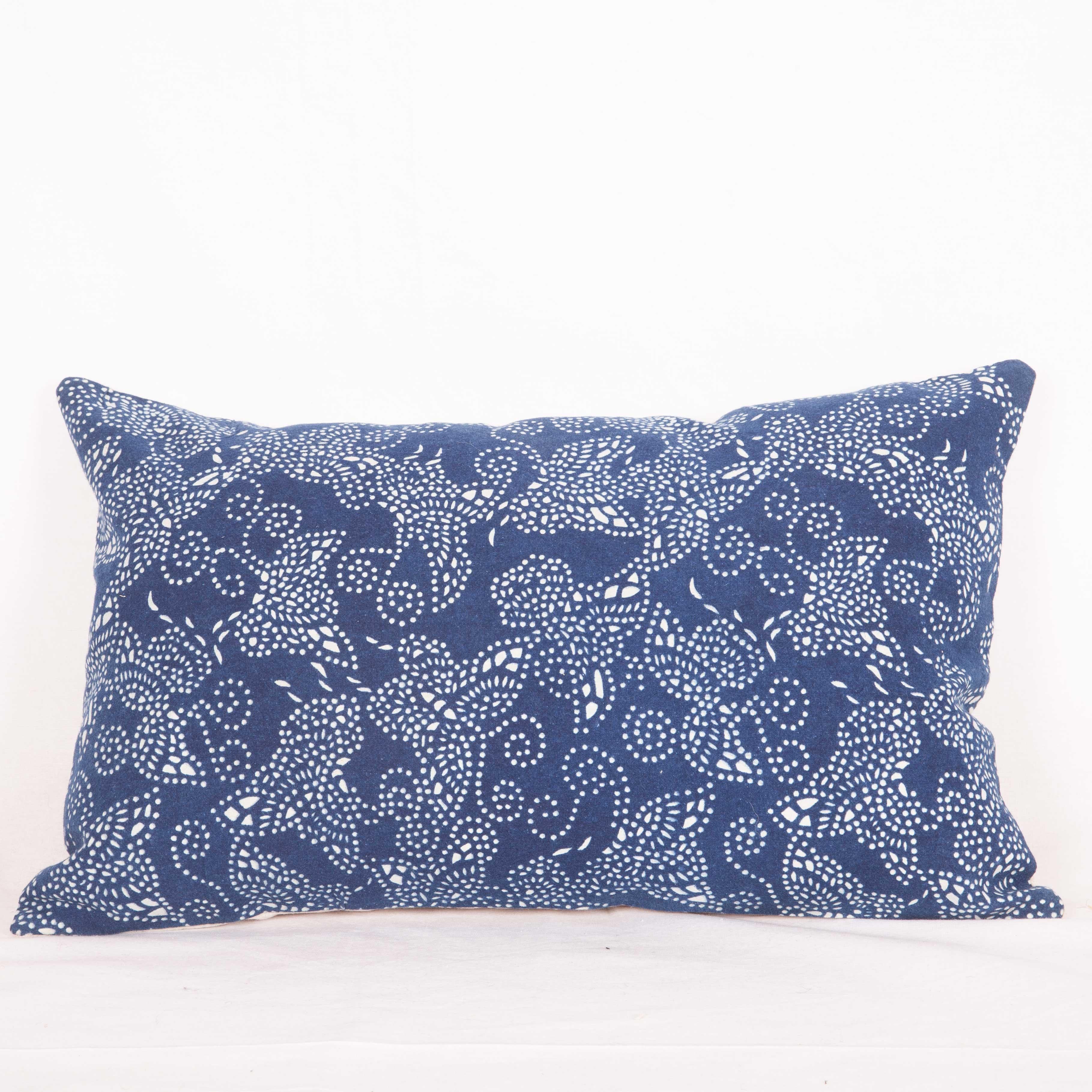 Contemporary Pillow Cases Made from a Resist Dyed Indigo Miao Fabric For Sale 3