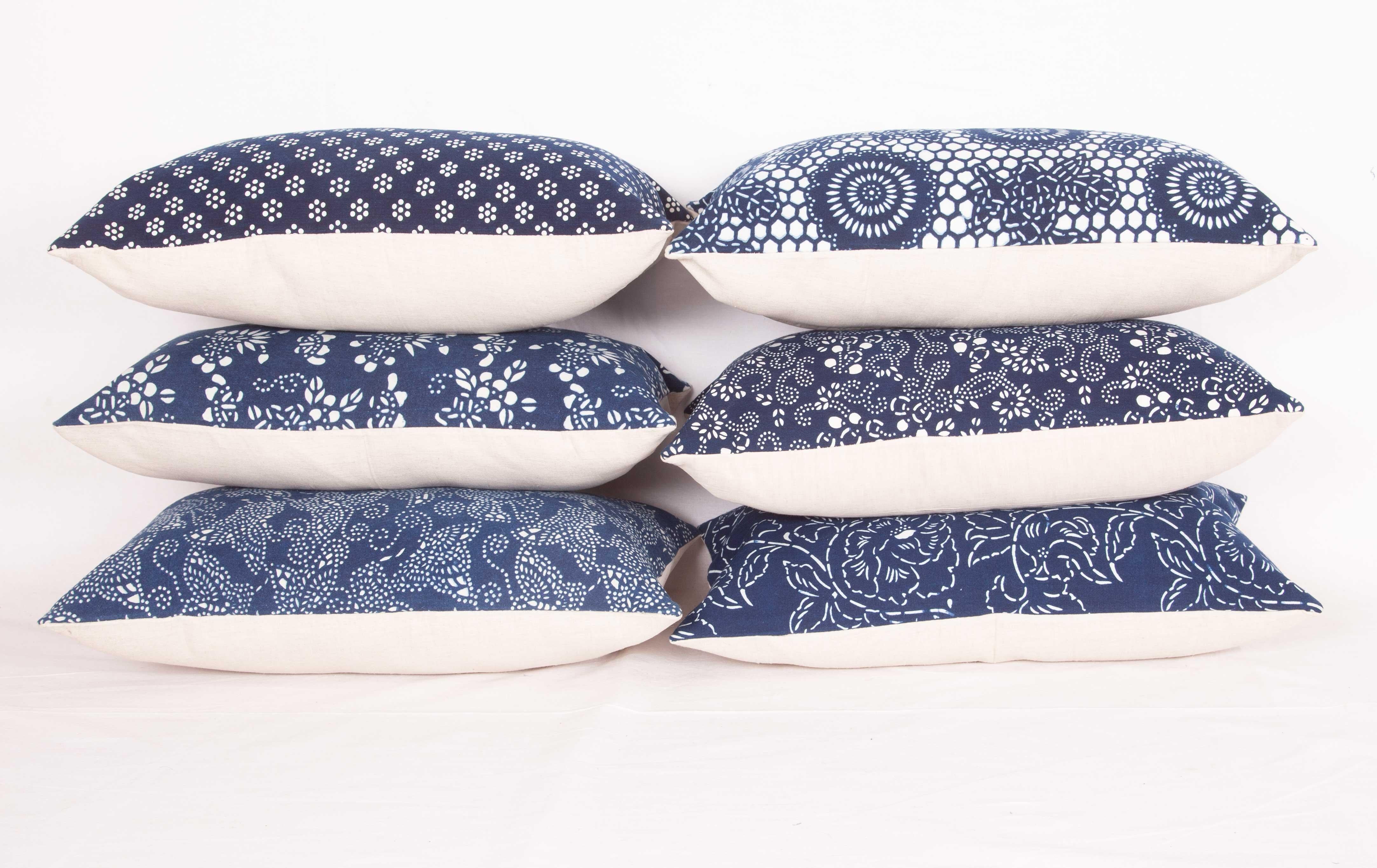 Taies d'oreiller contemporaines fabriquées à partir d'un tissu Miao Indigo teint à la réserve en vente 3