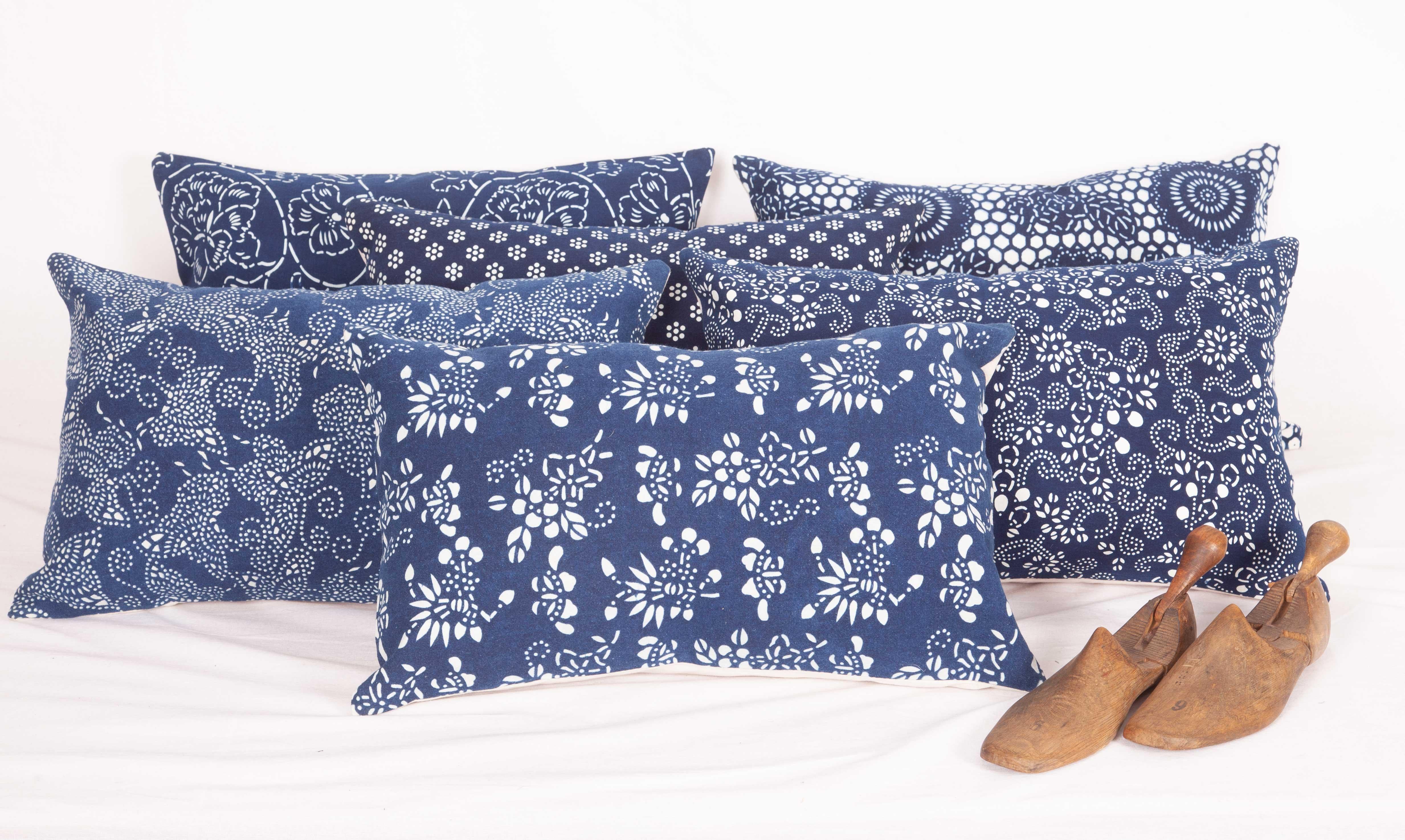 Tribal Taies d'oreiller contemporaines fabriquées à partir d'un tissu Miao Indigo teint à la réserve en vente