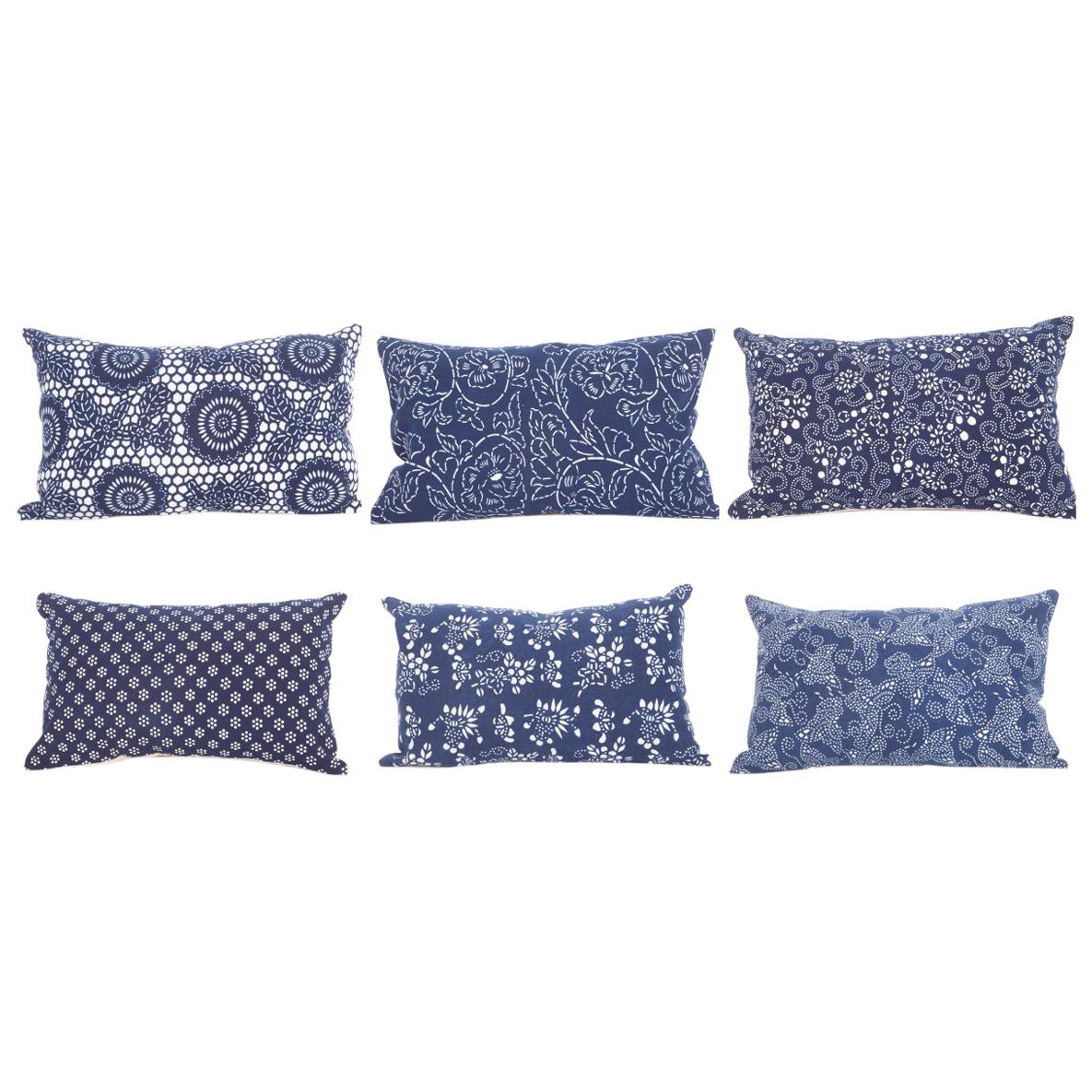 Taies d'oreiller contemporaines fabriquées à partir d'un tissu Miao Indigo teint à la réserve en vente