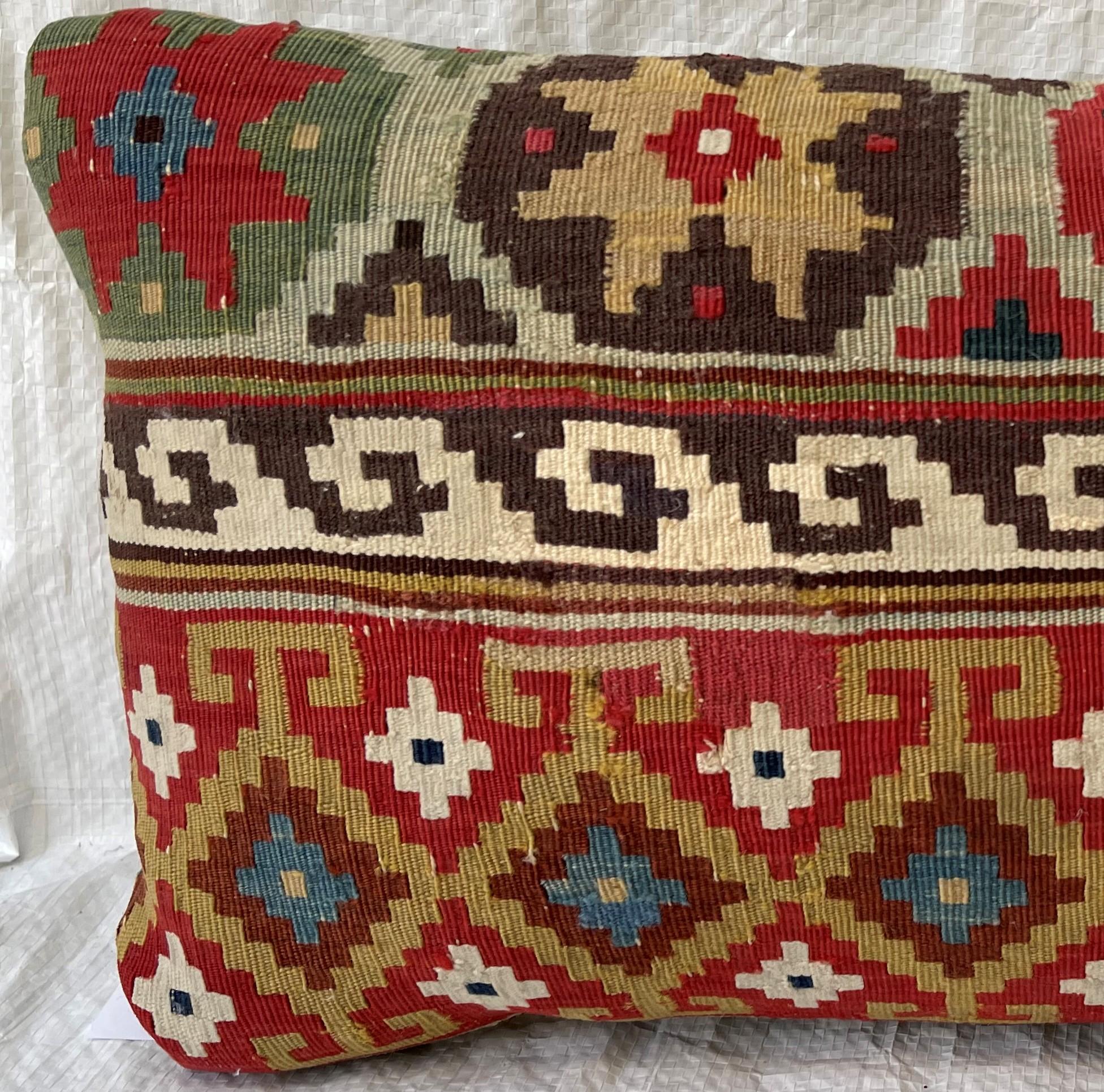 Tribal Oreiller contemporain fabriqué à partir de Ghashghai tribal du 19e siècle en vente